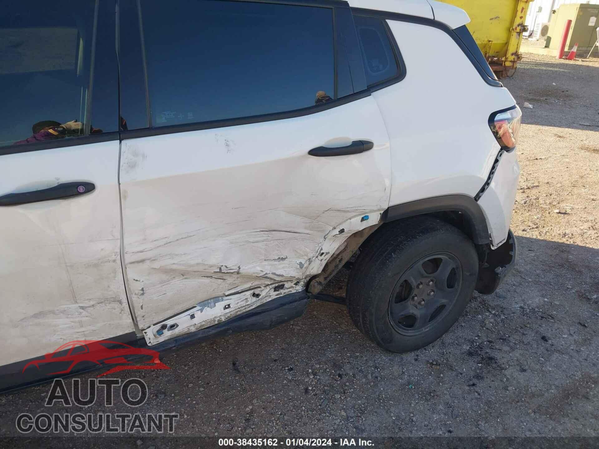 JEEP COMPASS 2018 - 3C4NJCAB7JT107006