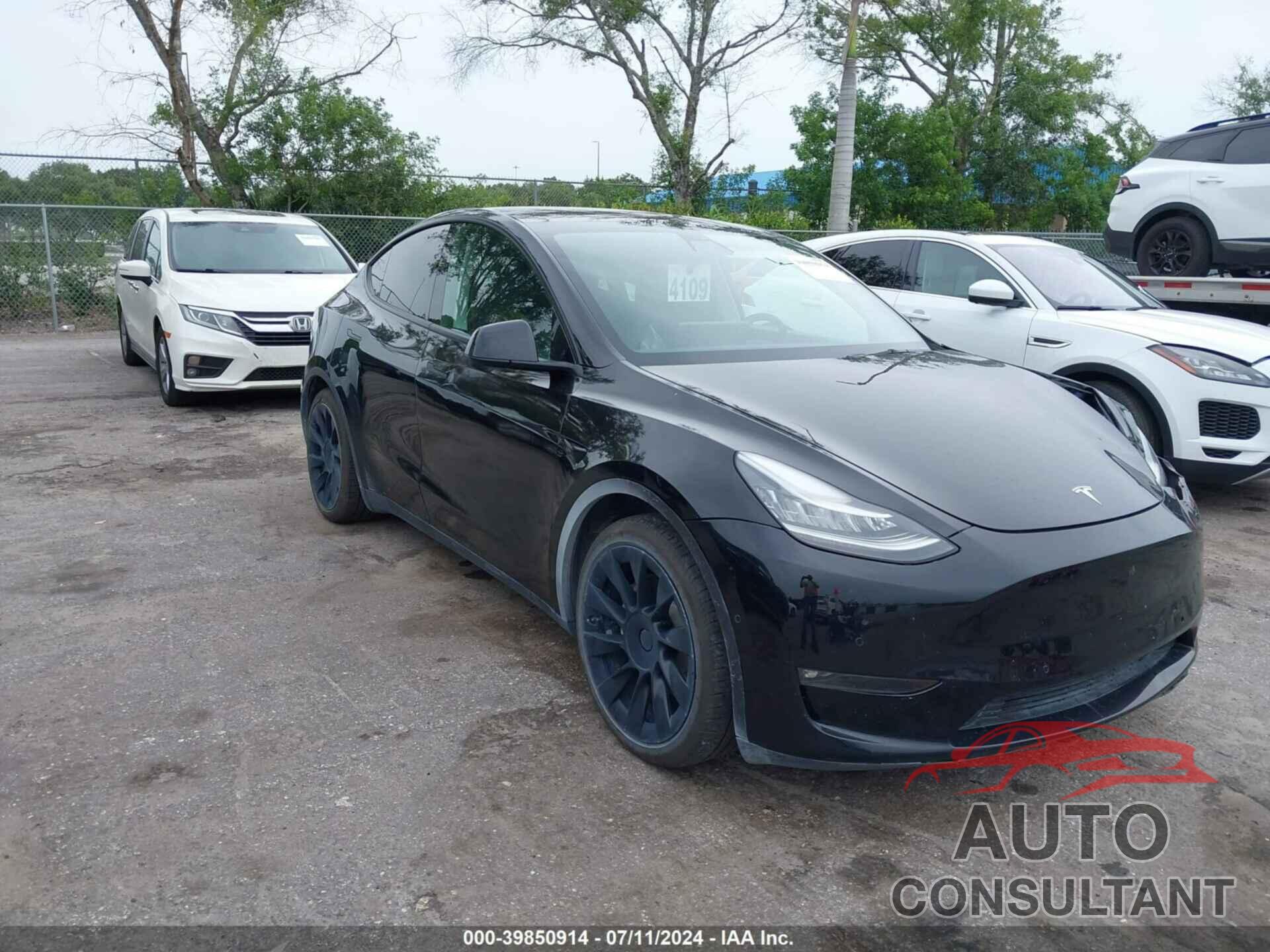 TESLA MODEL Y 2021 - 5YJYGAEE9MF112117