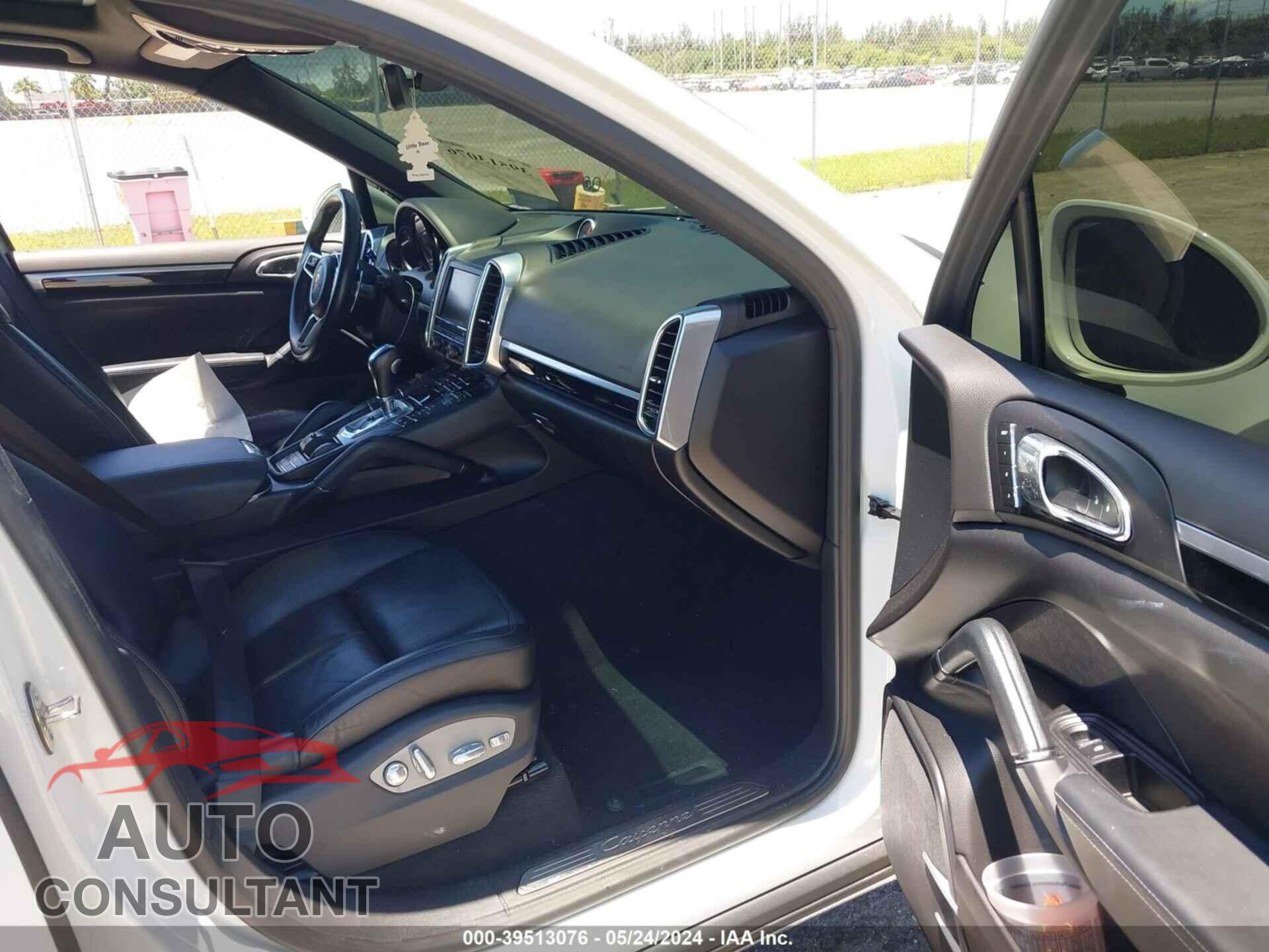 PORSCHE CAYENNE 2016 - WP1AA2A27GKA10700