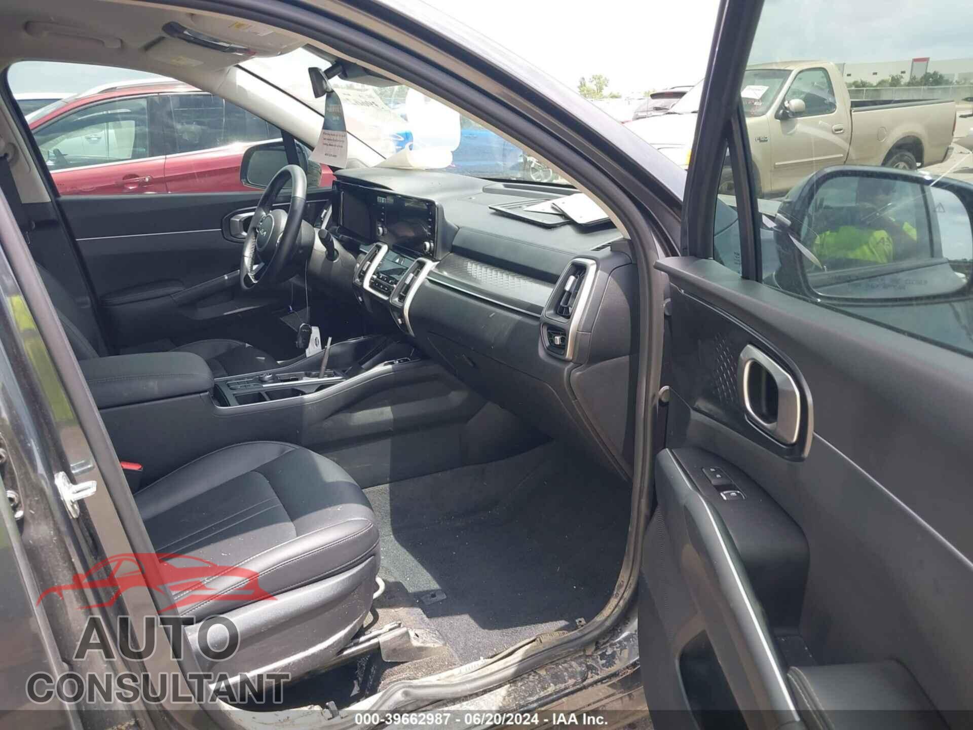 KIA SORENTO 2023 - 5XYRL4LC3PG164634
