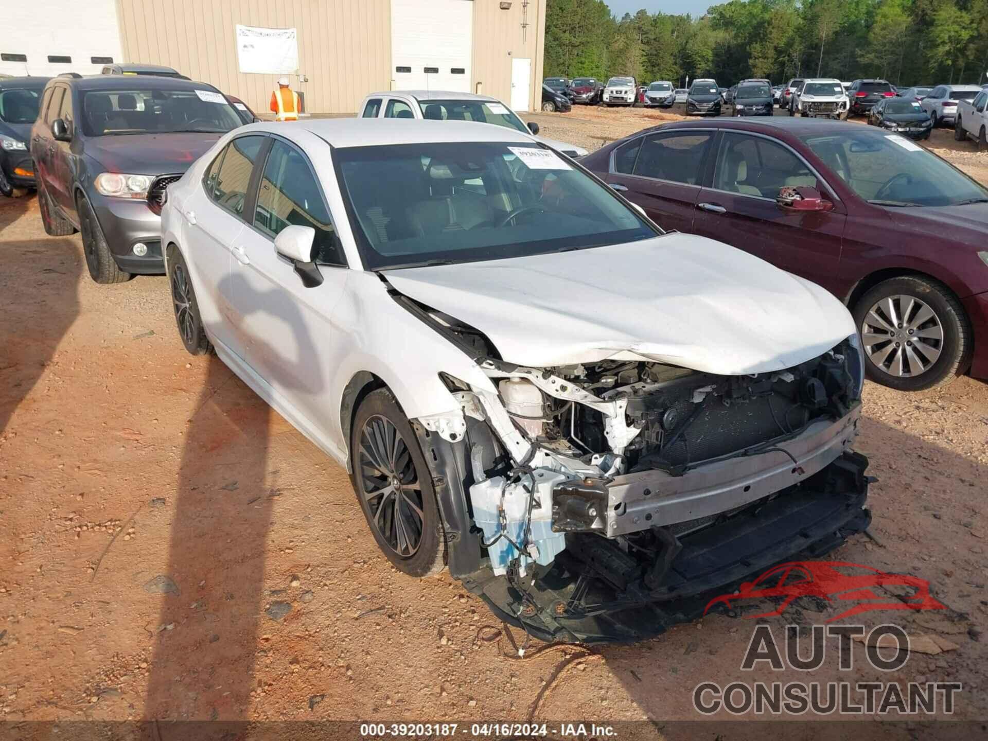 TOYOTA CAMRY 2018 - 4T1B11HK4JU145372