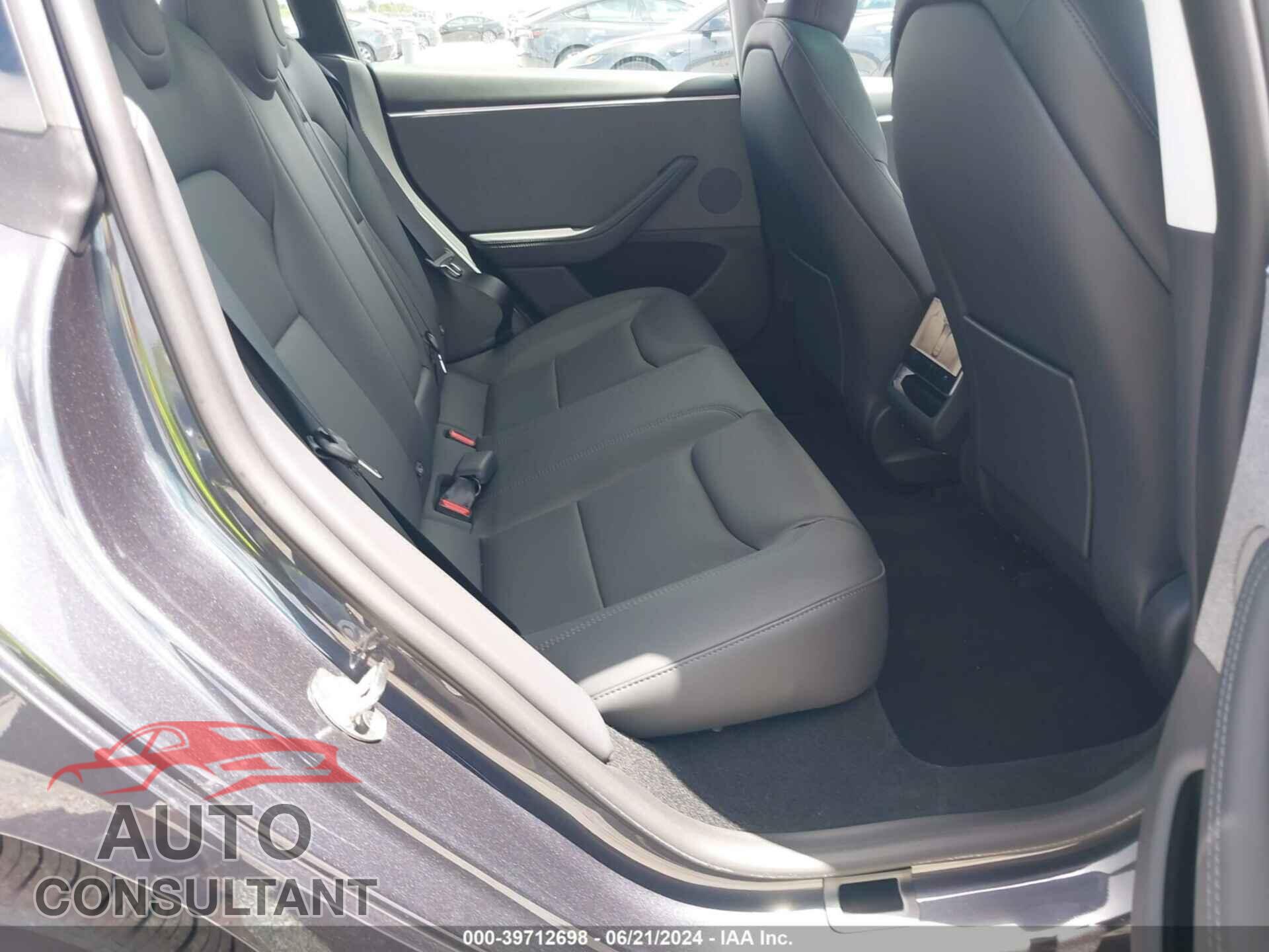 TESLA MODEL 3 2024 - 5YJ3E1EA7RF768594
