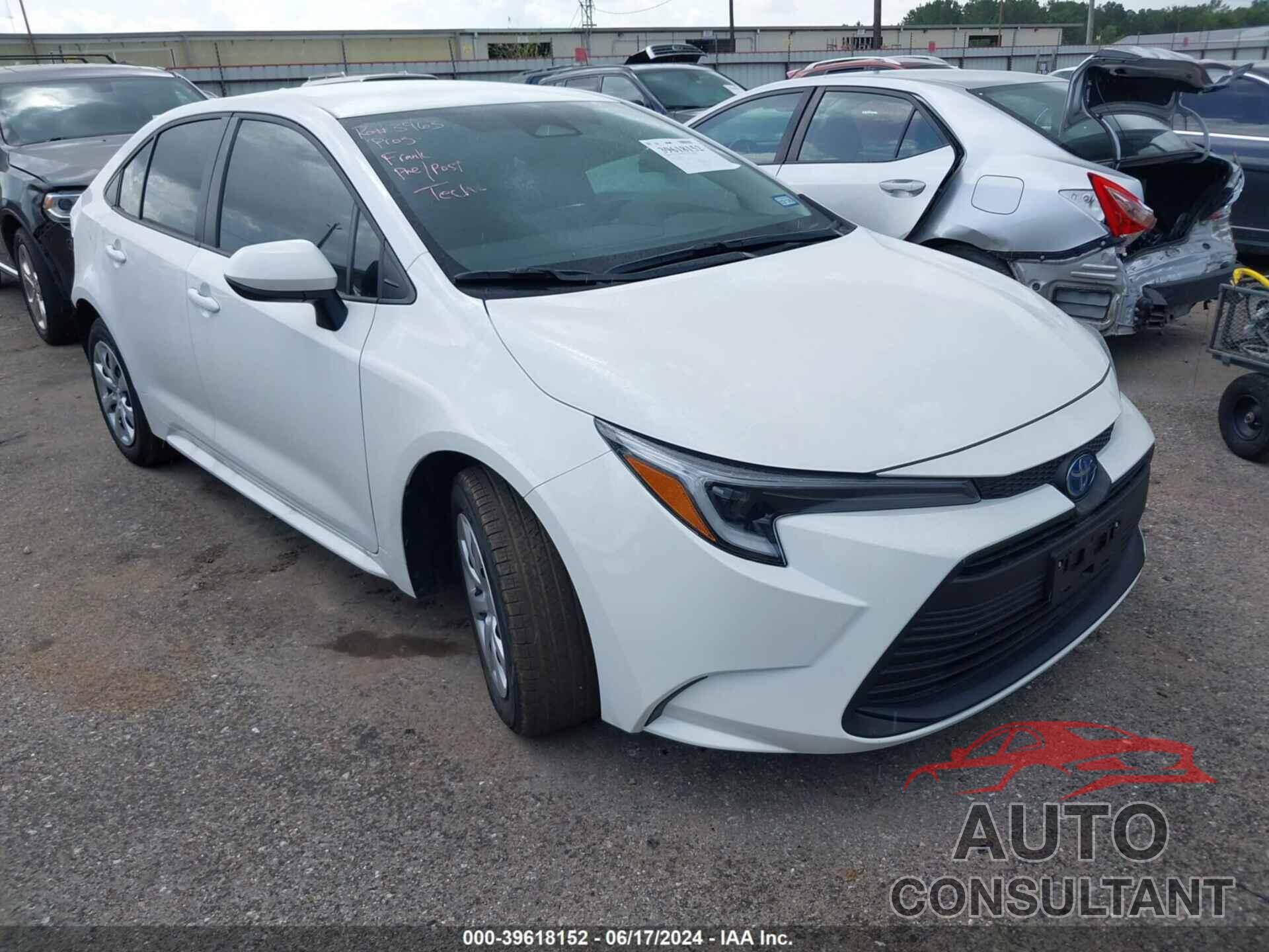 TOYOTA COROLLA 2024 - JTDBCMFE4R3044959