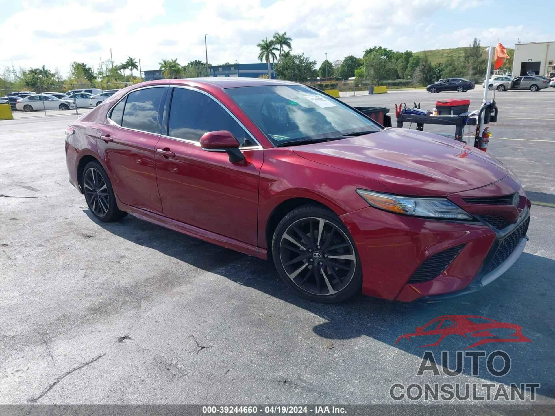 TOYOTA CAMRY 2018 - 4T1B61HKXJU563985