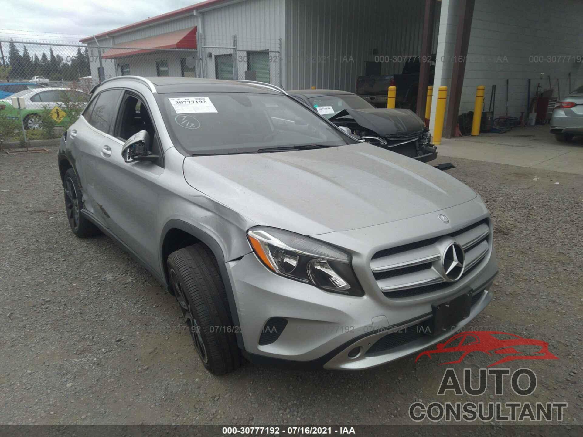 MERCEDES-BENZ GLA 2016 - WDCTG4GB3GJ245428