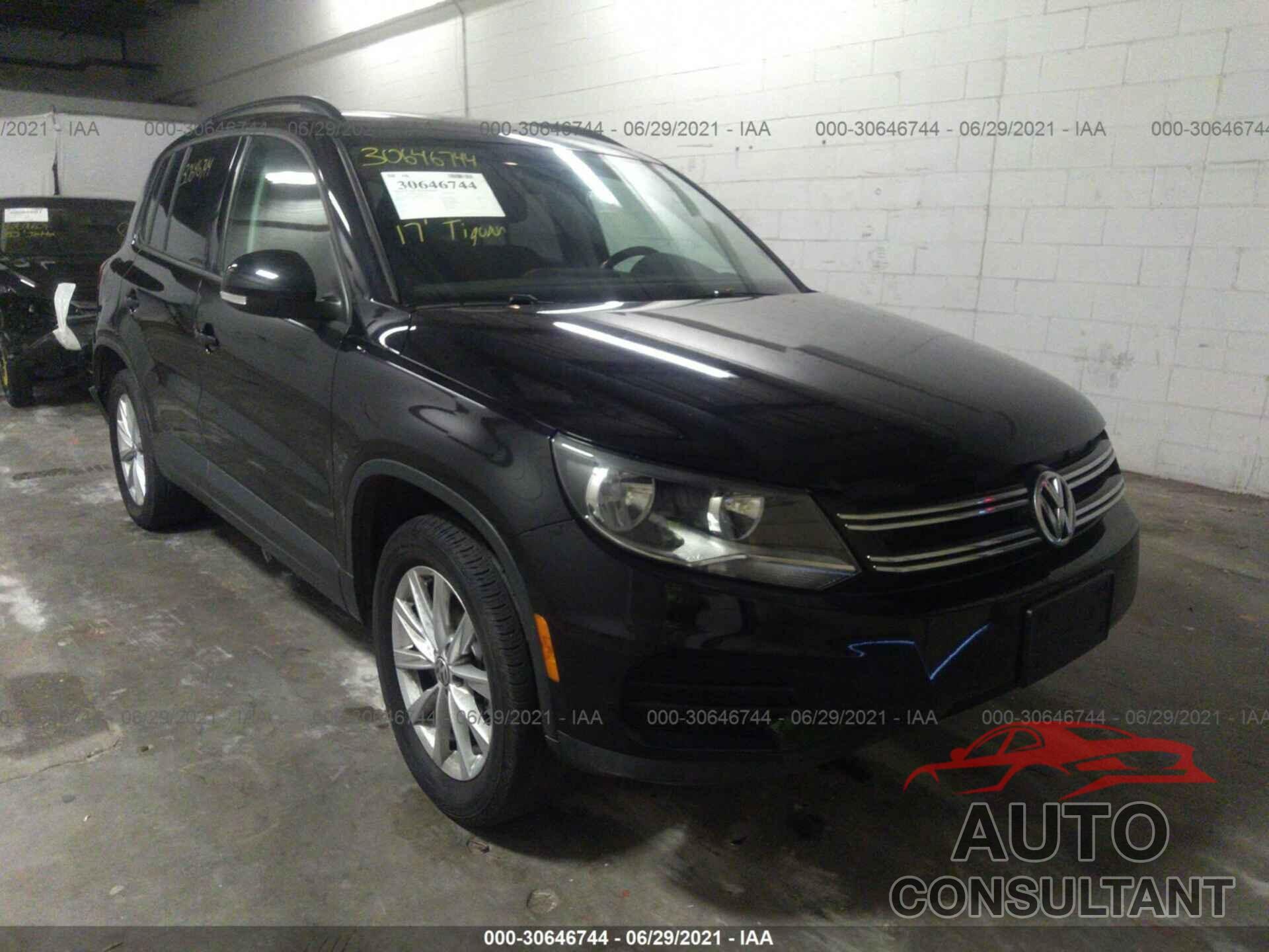 VOLKSWAGEN TIGUAN 2017 - WVGBV7AX5HK050435