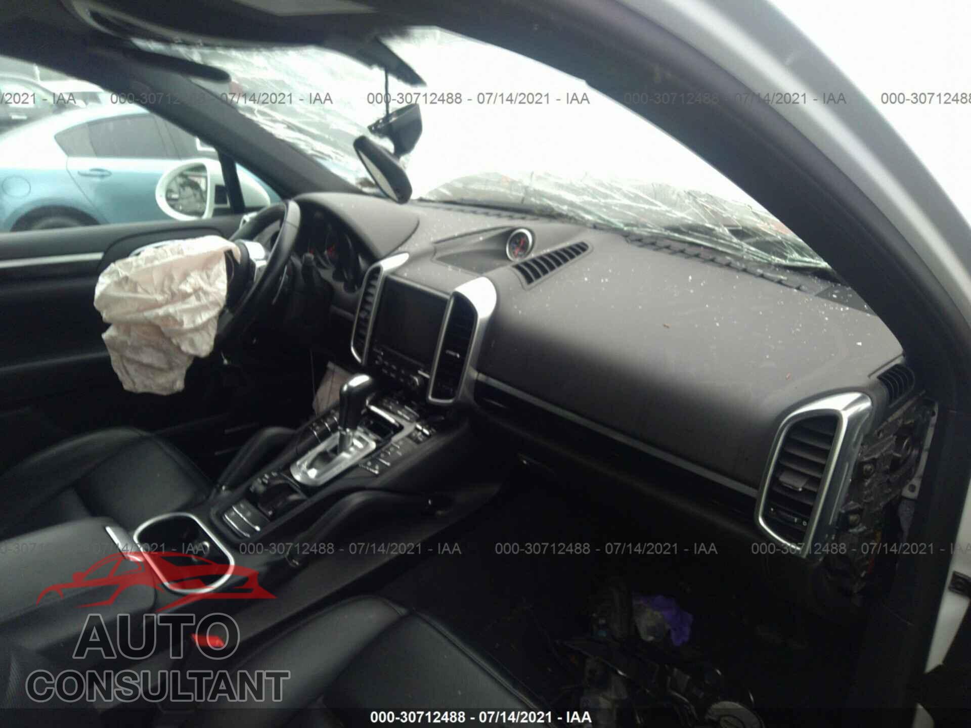 PORSCHE CAYENNE 2017 - WP1AA2A23HKA84634