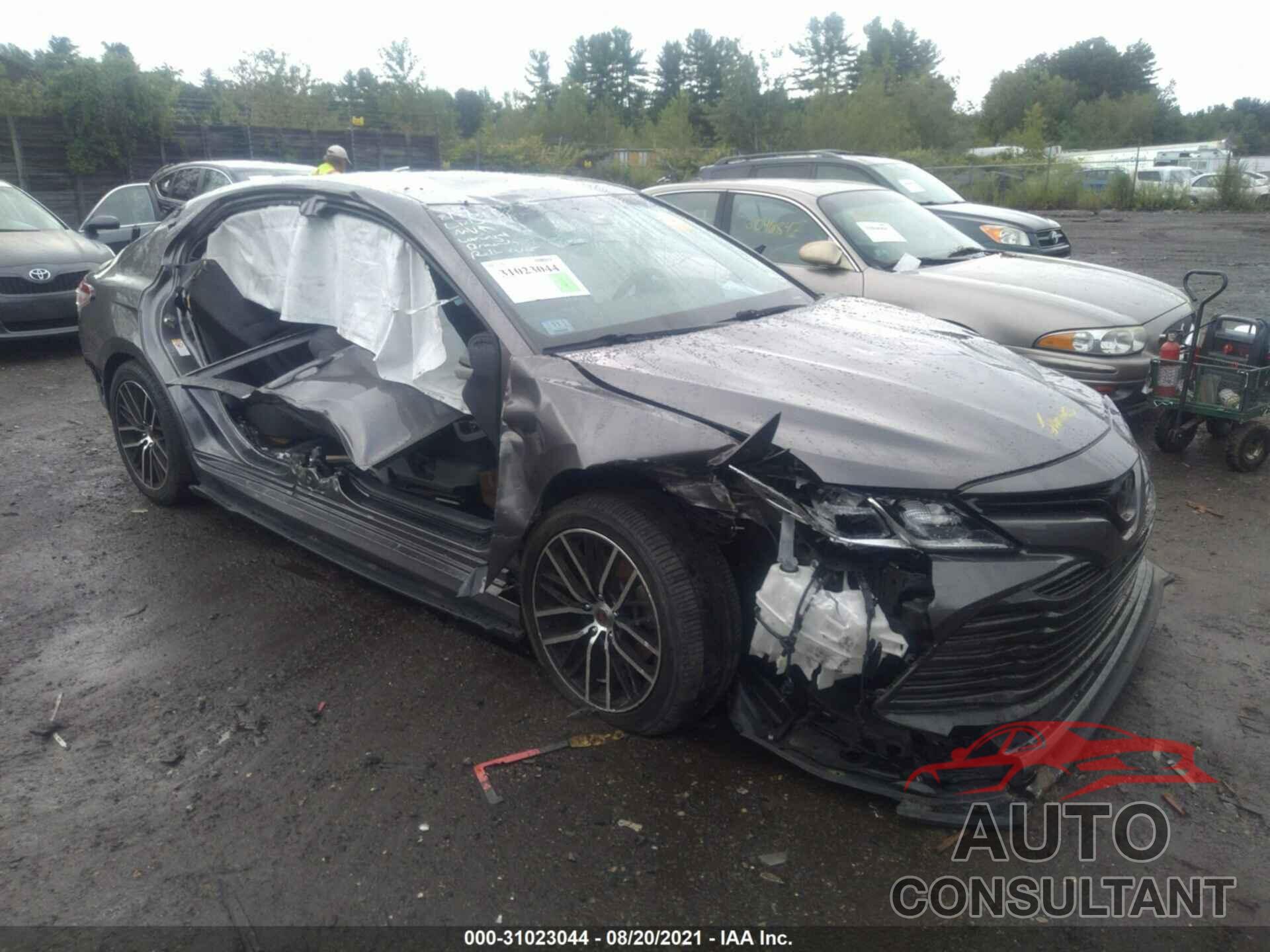 TOYOTA CAMRY 2018 - 4T1B11HK7JU146029