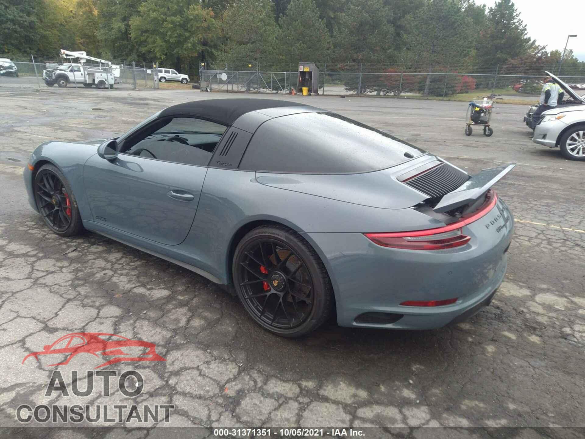 PORSCHE 911 2018 - WP0BB2A98JS134062