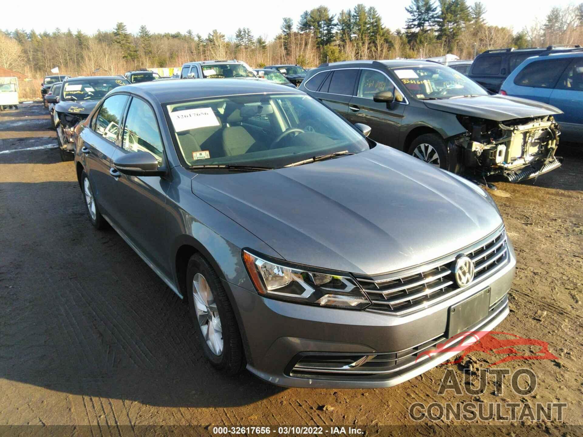 VOLKSWAGEN PASSAT 2018 - 1VWAA7A31JC036196