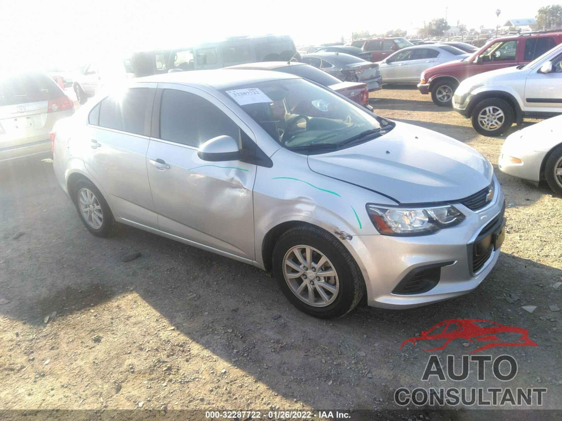 CHEVROLET SONIC 2018 - 1G1JD5SH8J4105428