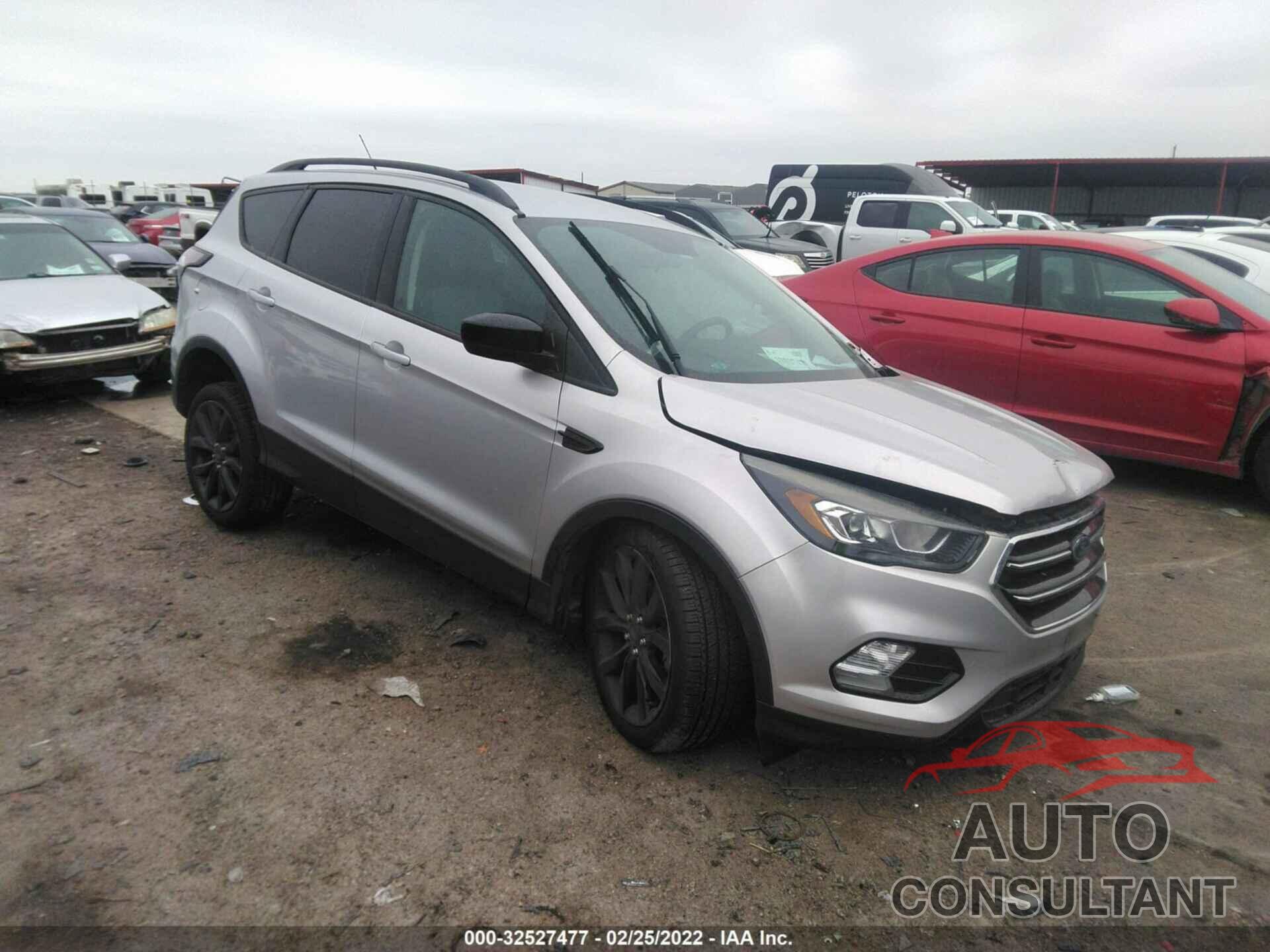 FORD ESCAPE 2017 - 1FMCU0GD8HUC34171