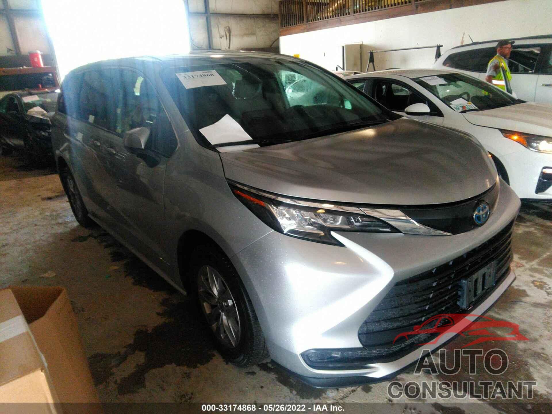 TOYOTA SIENNA 2021 - 5TDKRKEC2MS018175