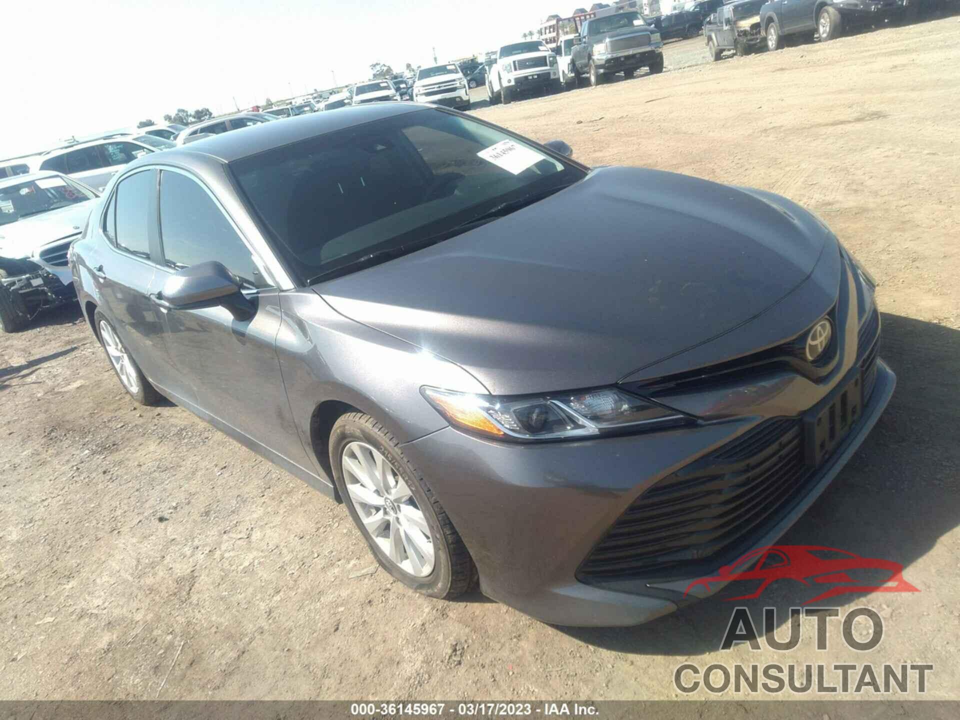 TOYOTA CAMRY 2018 - 4T1B11HK4JU025166