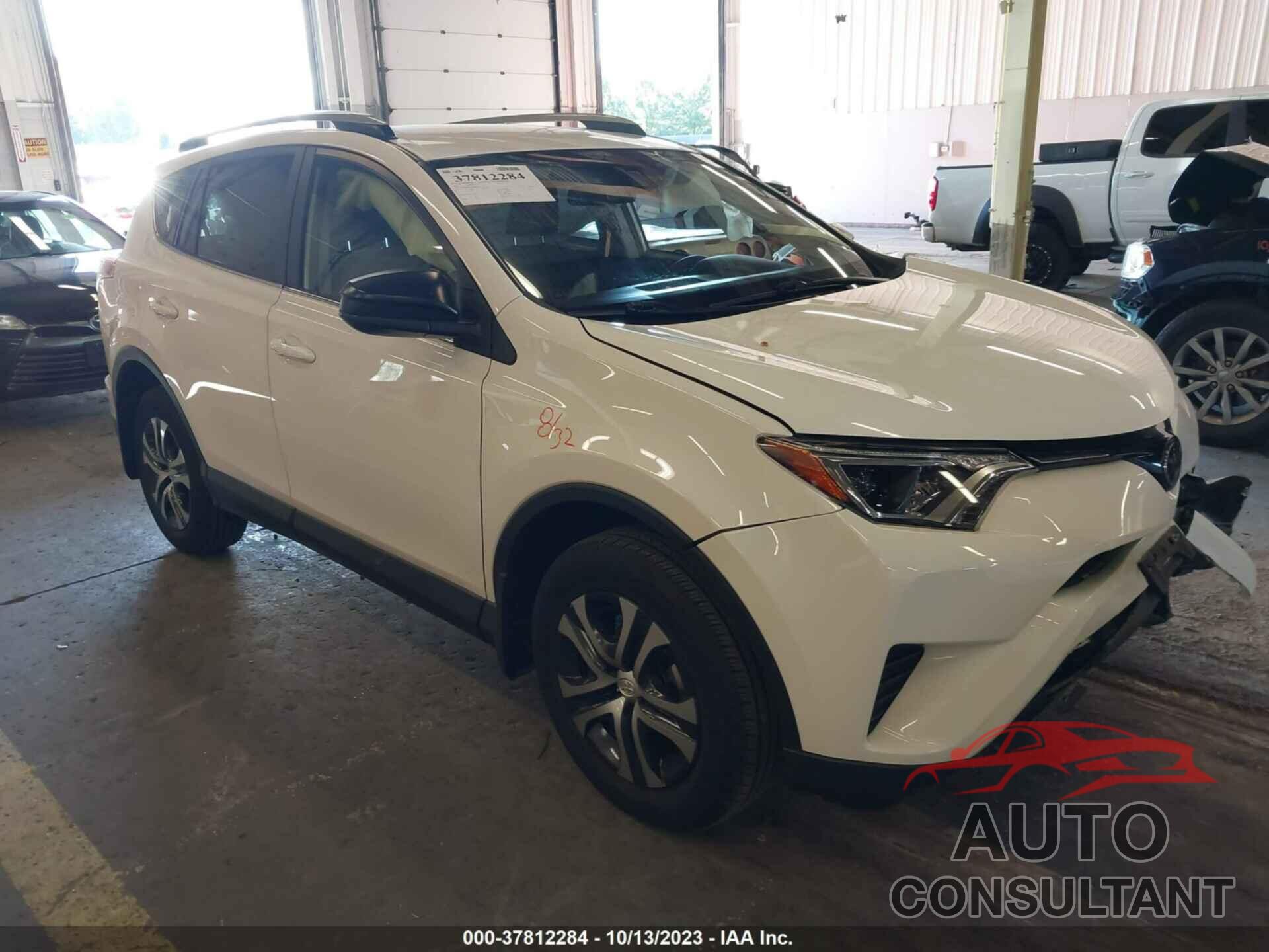 TOYOTA RAV4 2017 - JTMBFREVXHJ164135