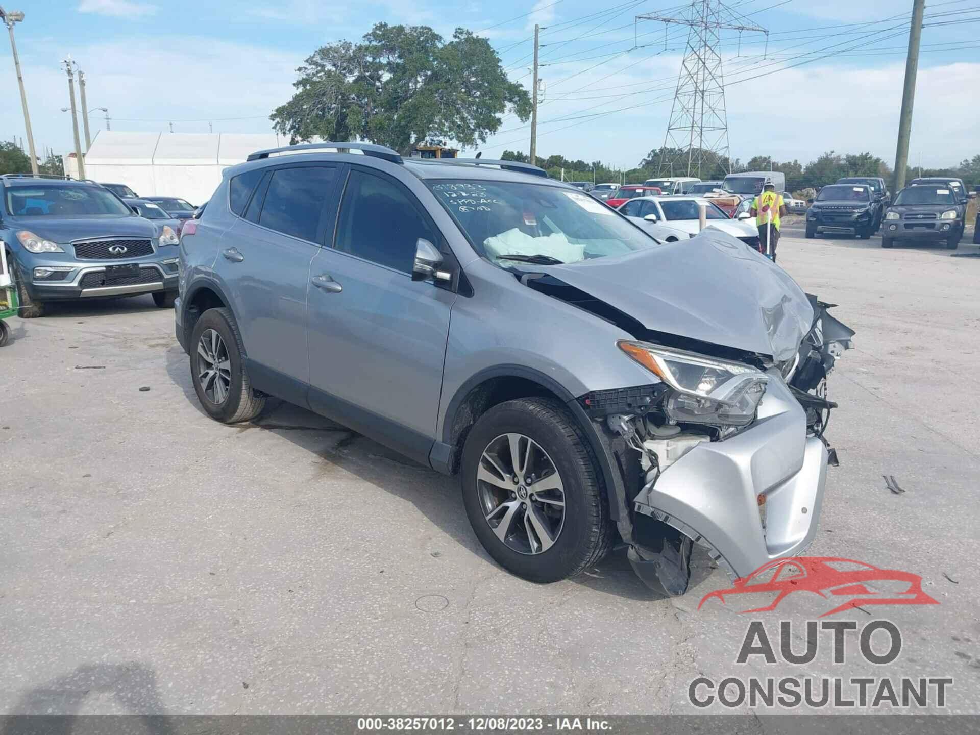 TOYOTA RAV4 2018 - JTMWFREV5JD118962
