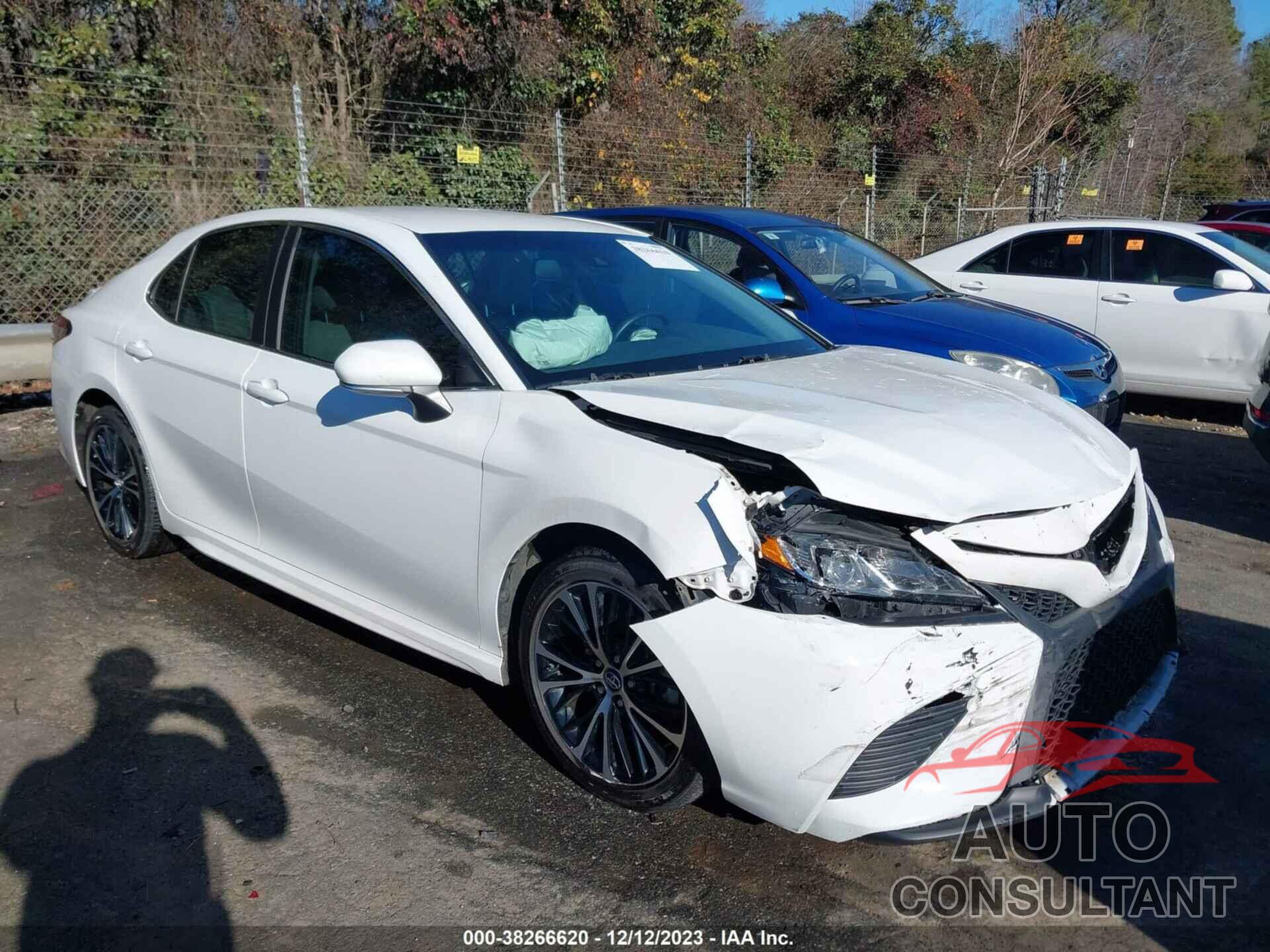 TOYOTA CAMRY 2018 - 4T1B11HKXJU569736