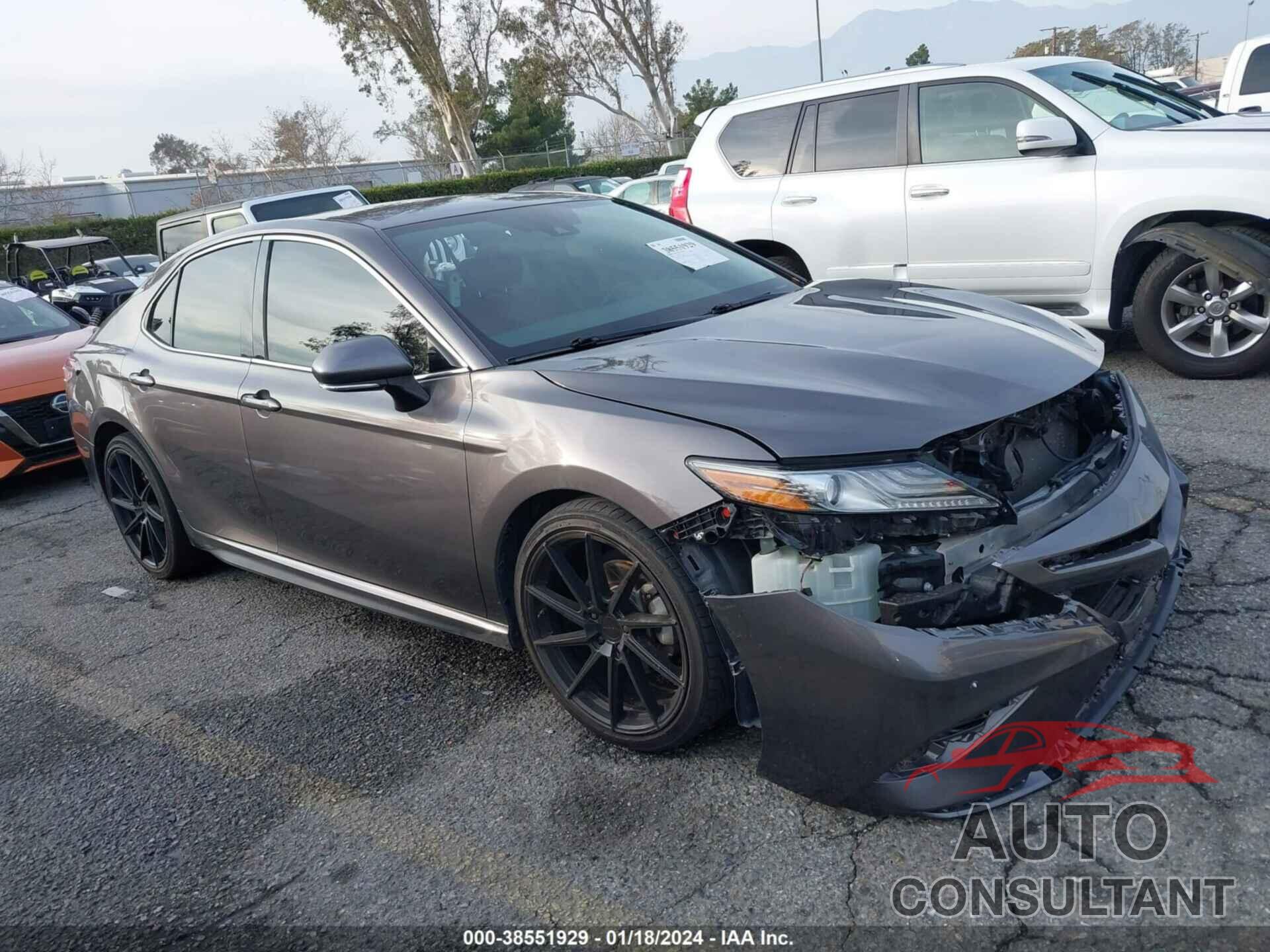 TOYOTA CAMRY 2018 - 4T1B61HK6JU036266
