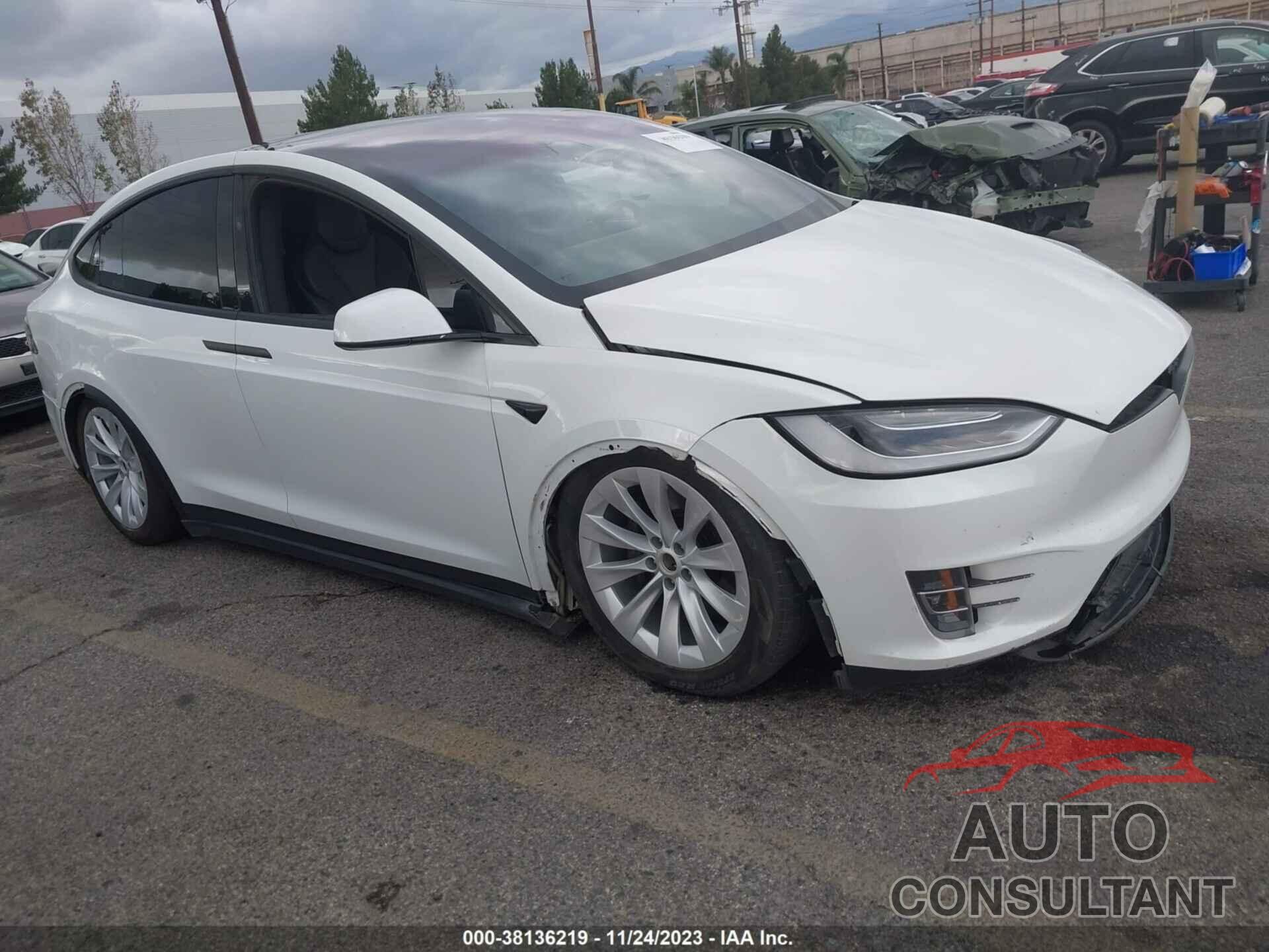 TESLA MODEL X 2018 - 5YJXCAE21JF120916