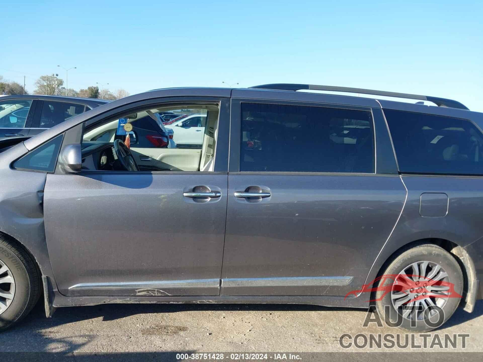 TOYOTA SIENNA 2018 - 5TDYZ3DC6JS965880