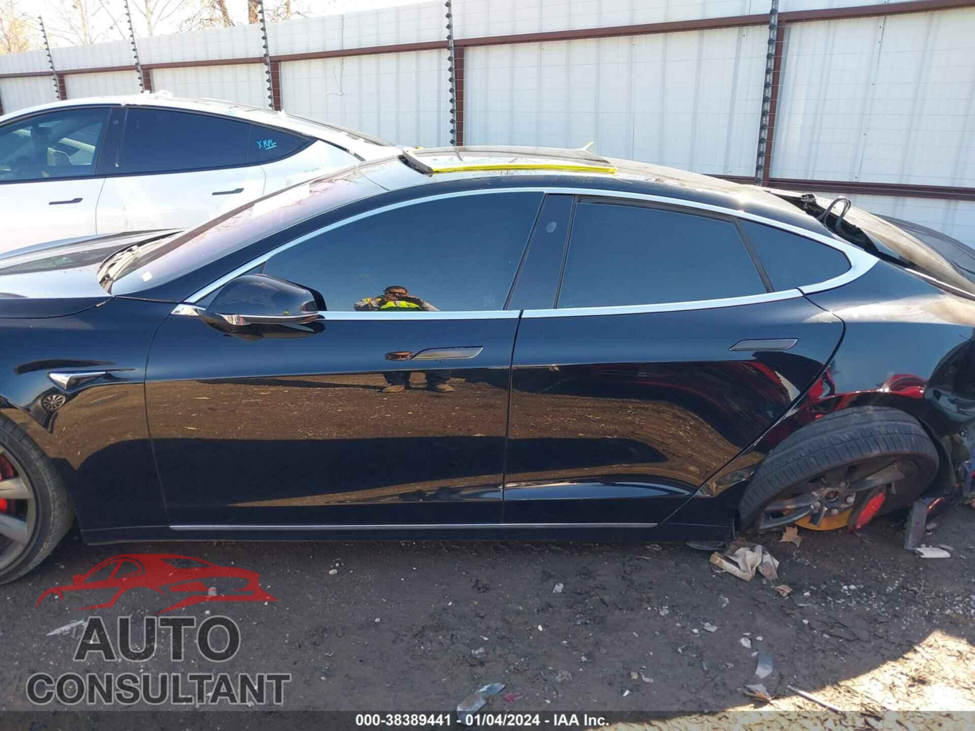 TESLA MODEL S 2018 - 5YJSA1E43JF251900
