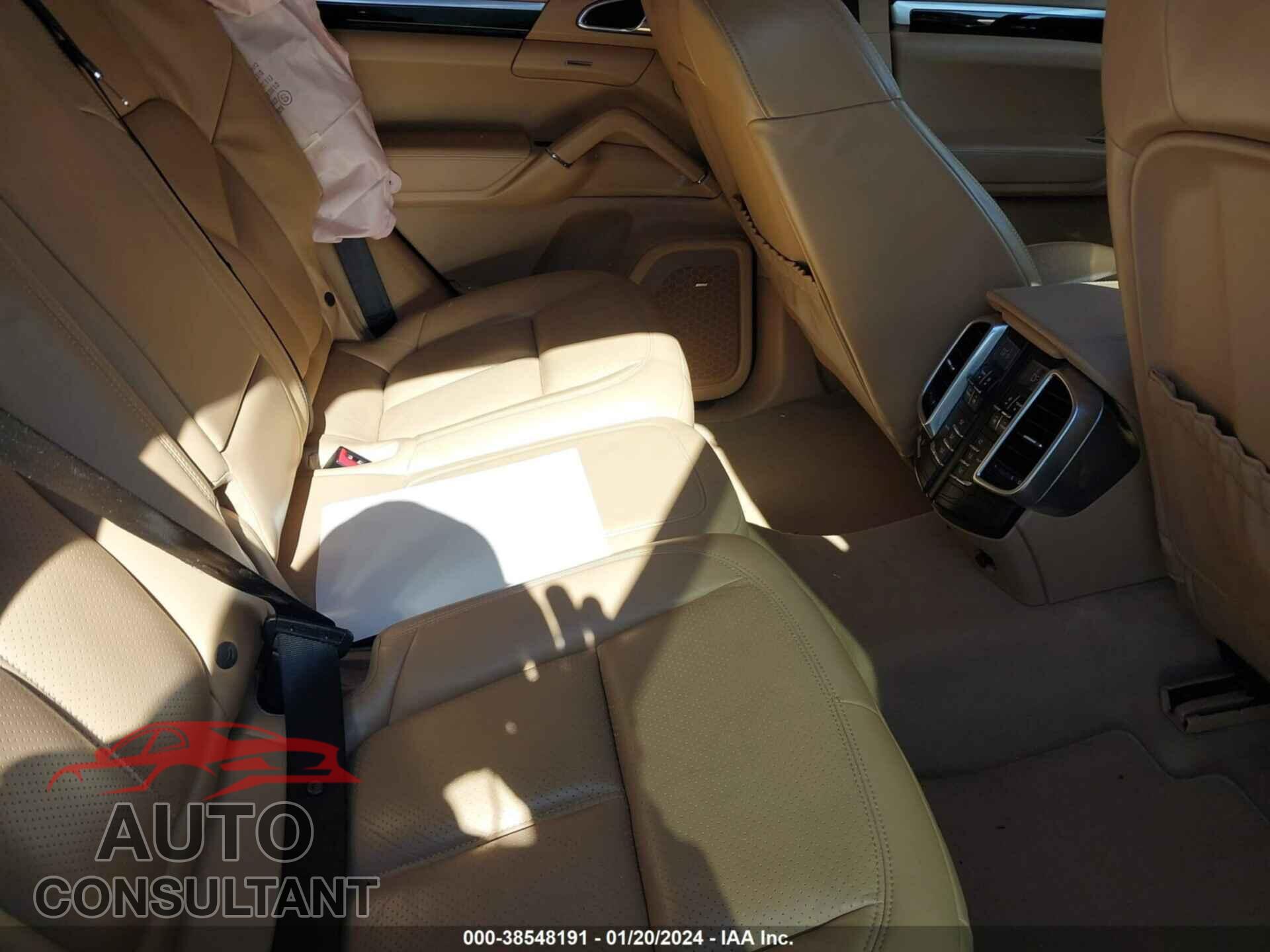 PORSCHE CAYENNE 2016 - WP1AA2A23GKA37196