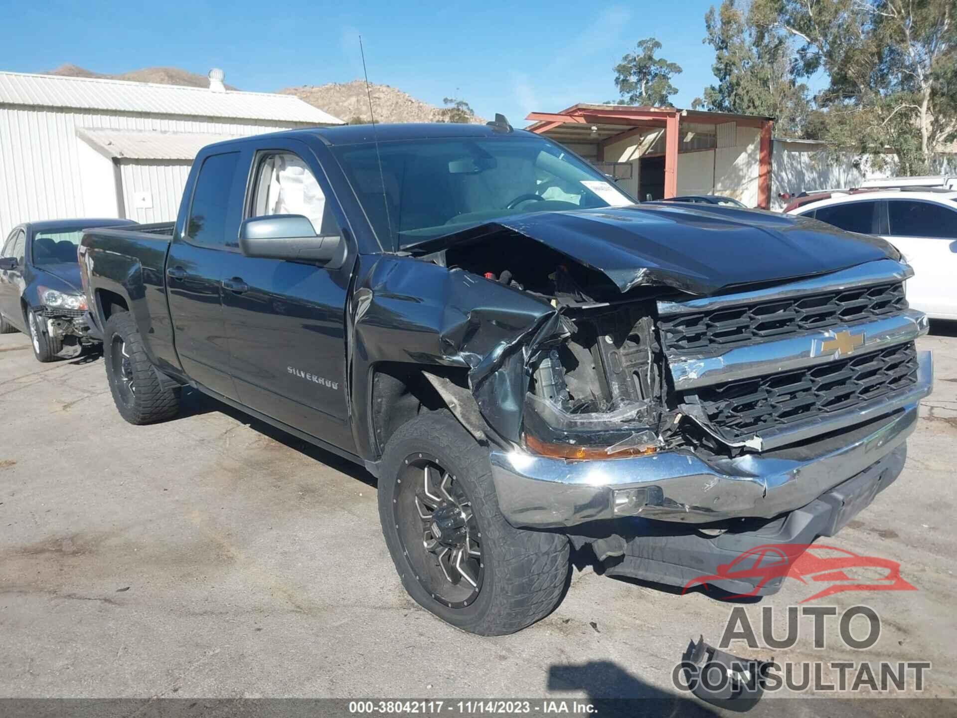 CHEVROLET SILVERADO 1500 2018 - 1GCRCREC2JZ260564