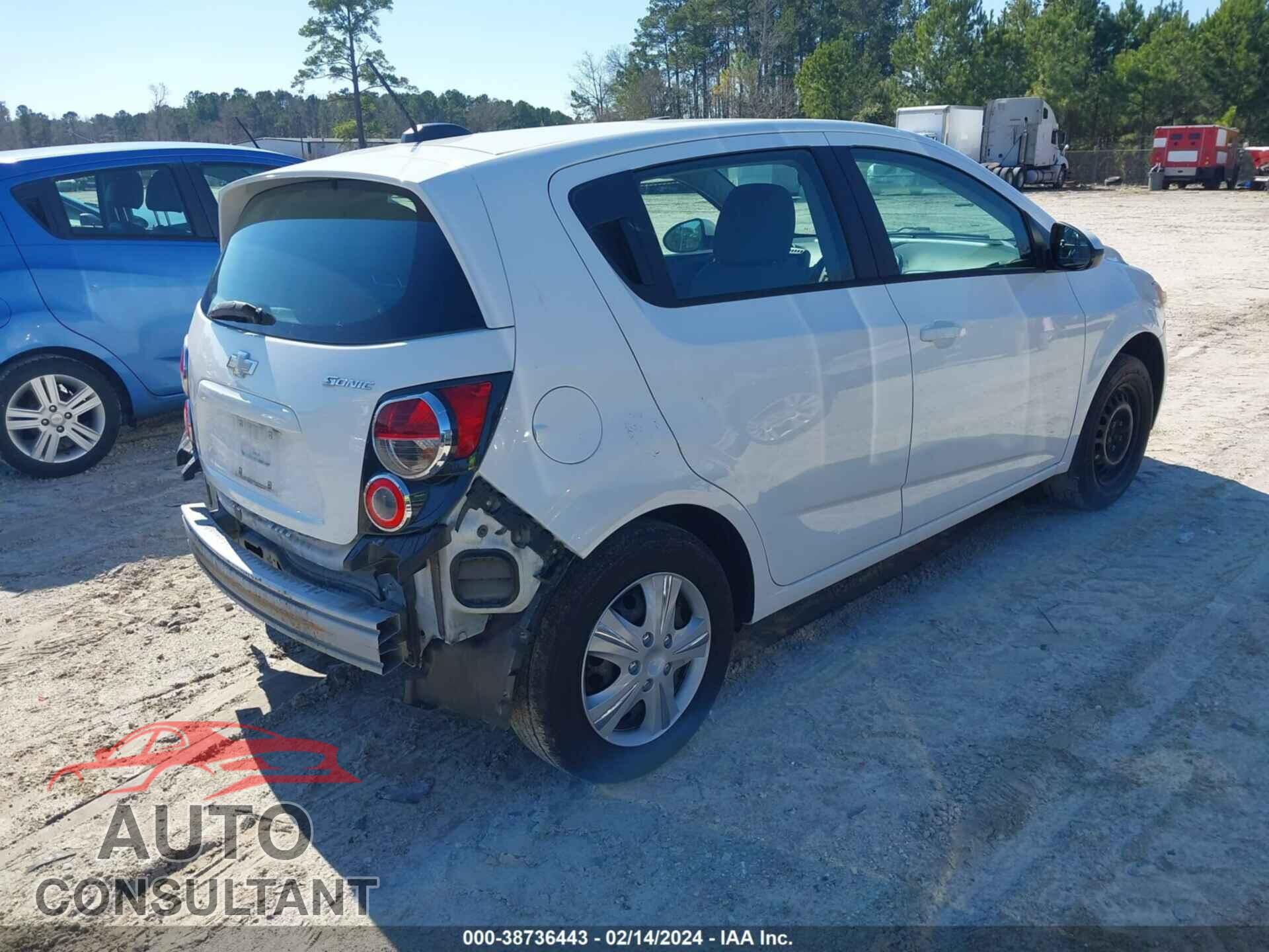 CHEVROLET SONIC 2016 - 1G1JA6SH2G4175241