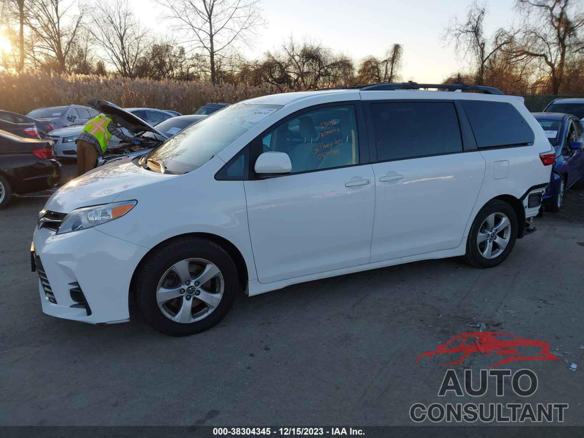 TOYOTA SIENNA 2018 - 5TDKZ3DC9JS933494