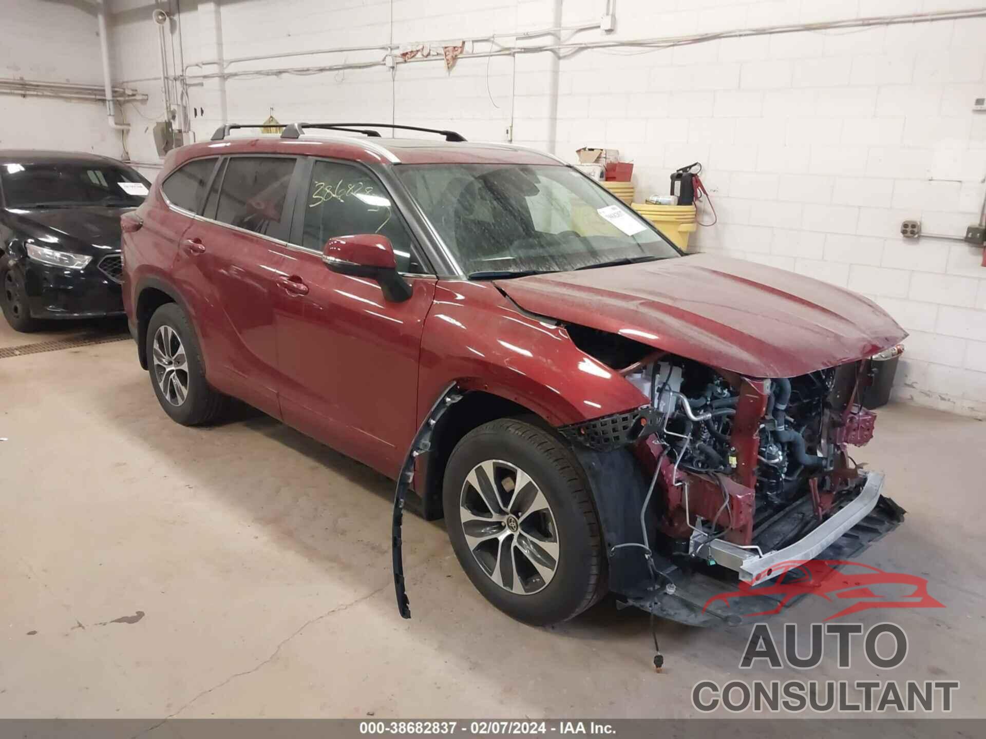 TOYOTA HIGHLANDER 2023 - 5TDKDRBHXPS040016