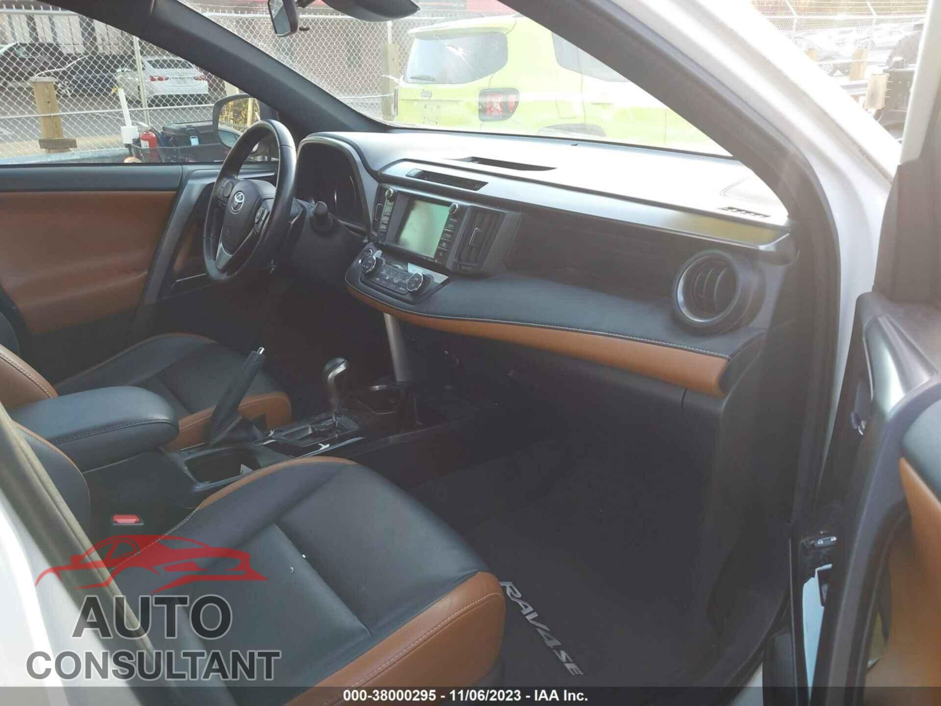 TOYOTA RAV4 2017 - JTMNFREV2HJ115797