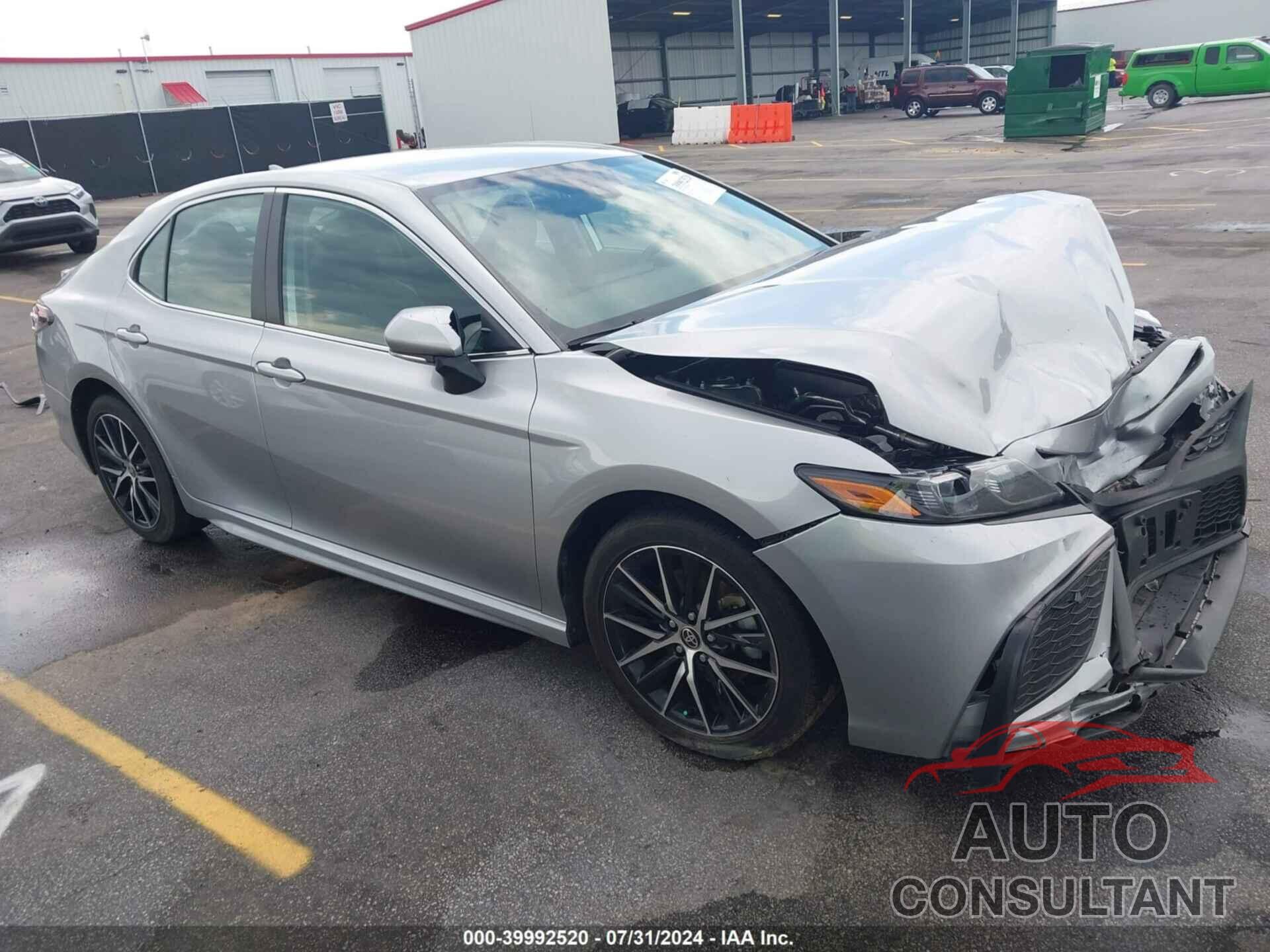TOYOTA CAMRY 2022 - 4T1G11AK4NU624672