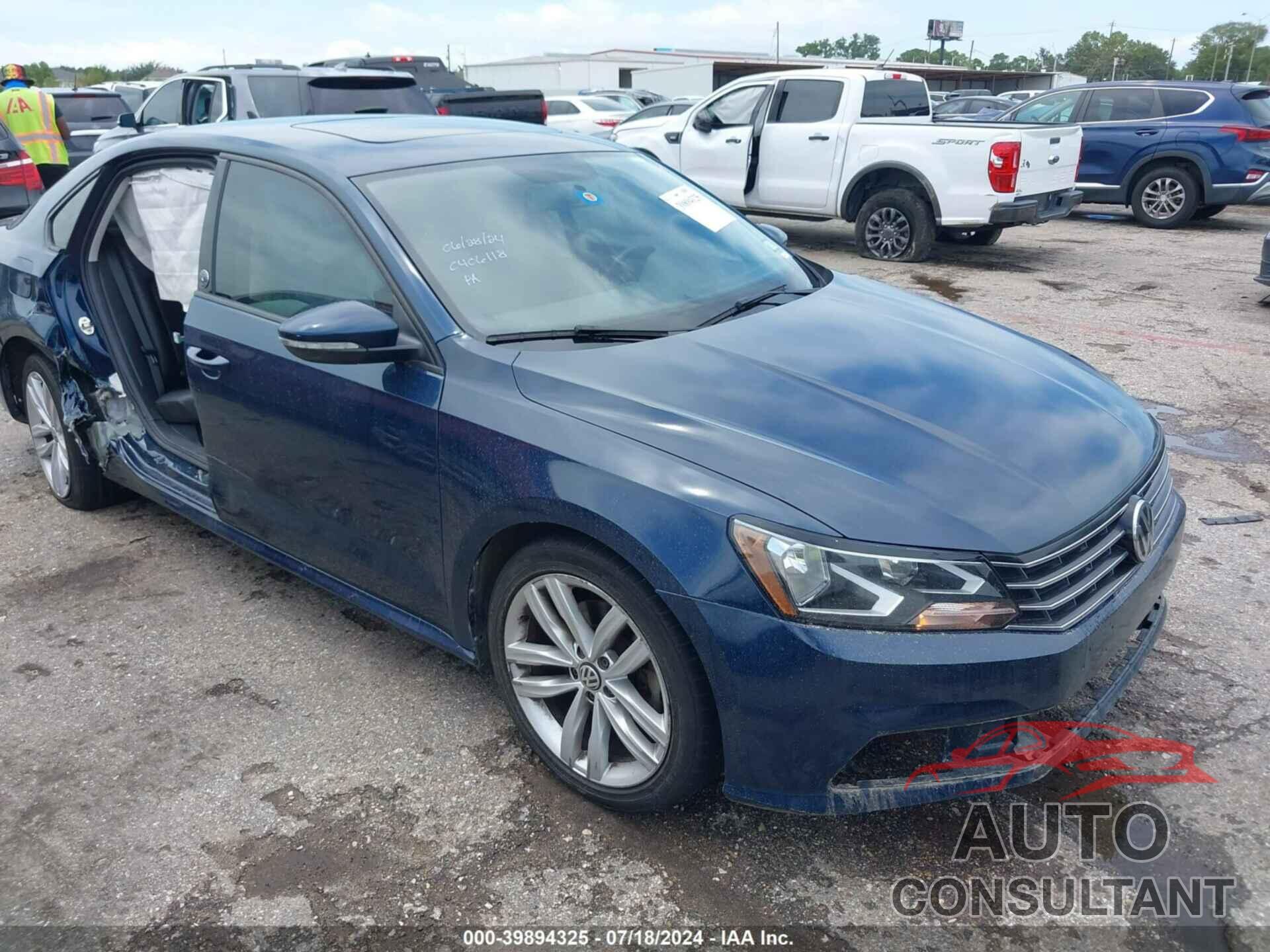 VOLKSWAGEN PASSAT 2019 - 1VWLA7A31KC012815