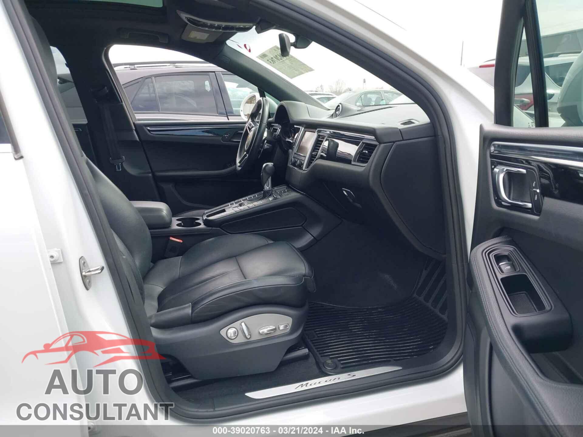 PORSCHE MACAN 2016 - WP1AB2A59GLB45971