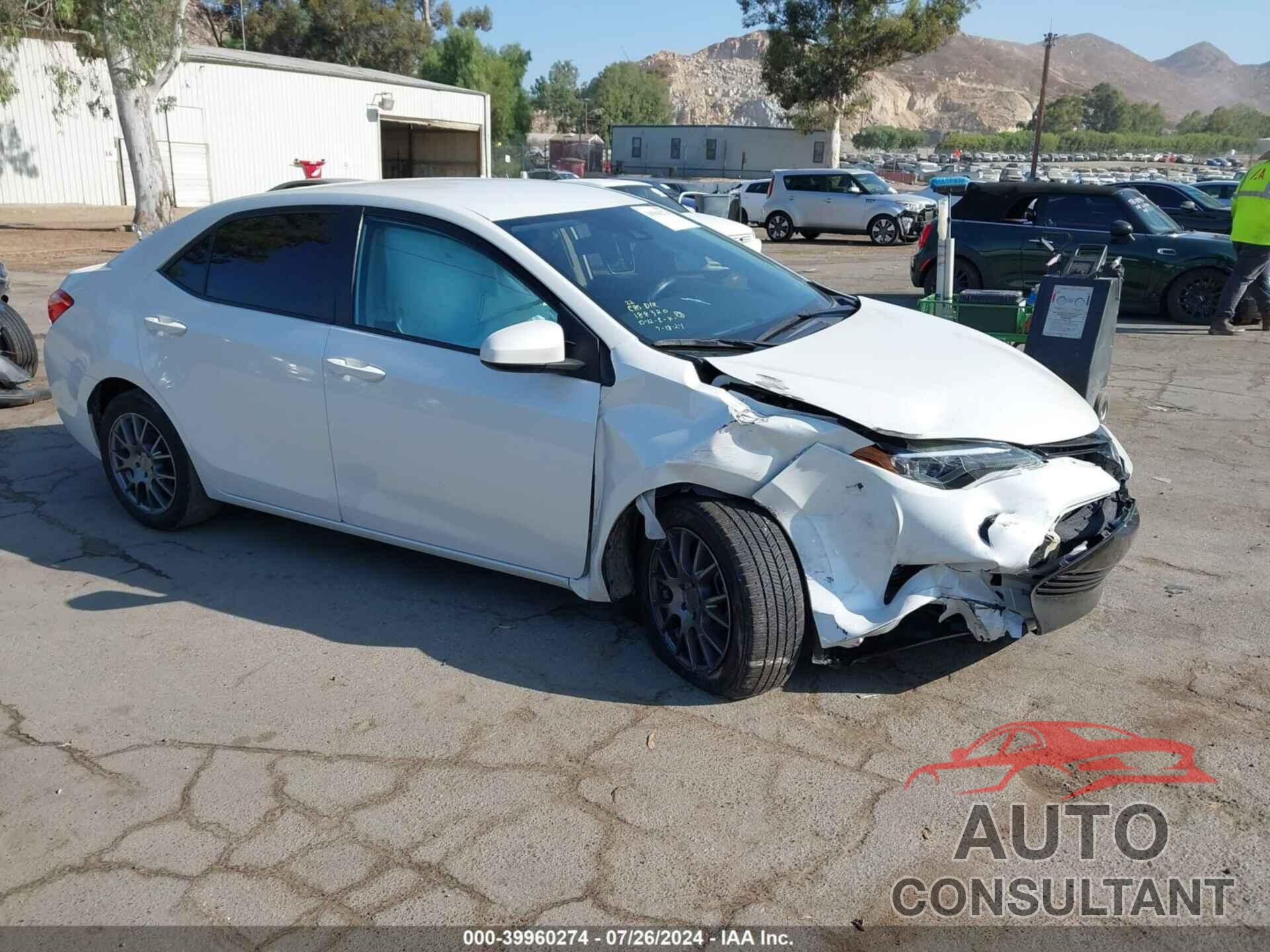 TOYOTA COROLLA 2018 - 5YFBURHE9JP784641