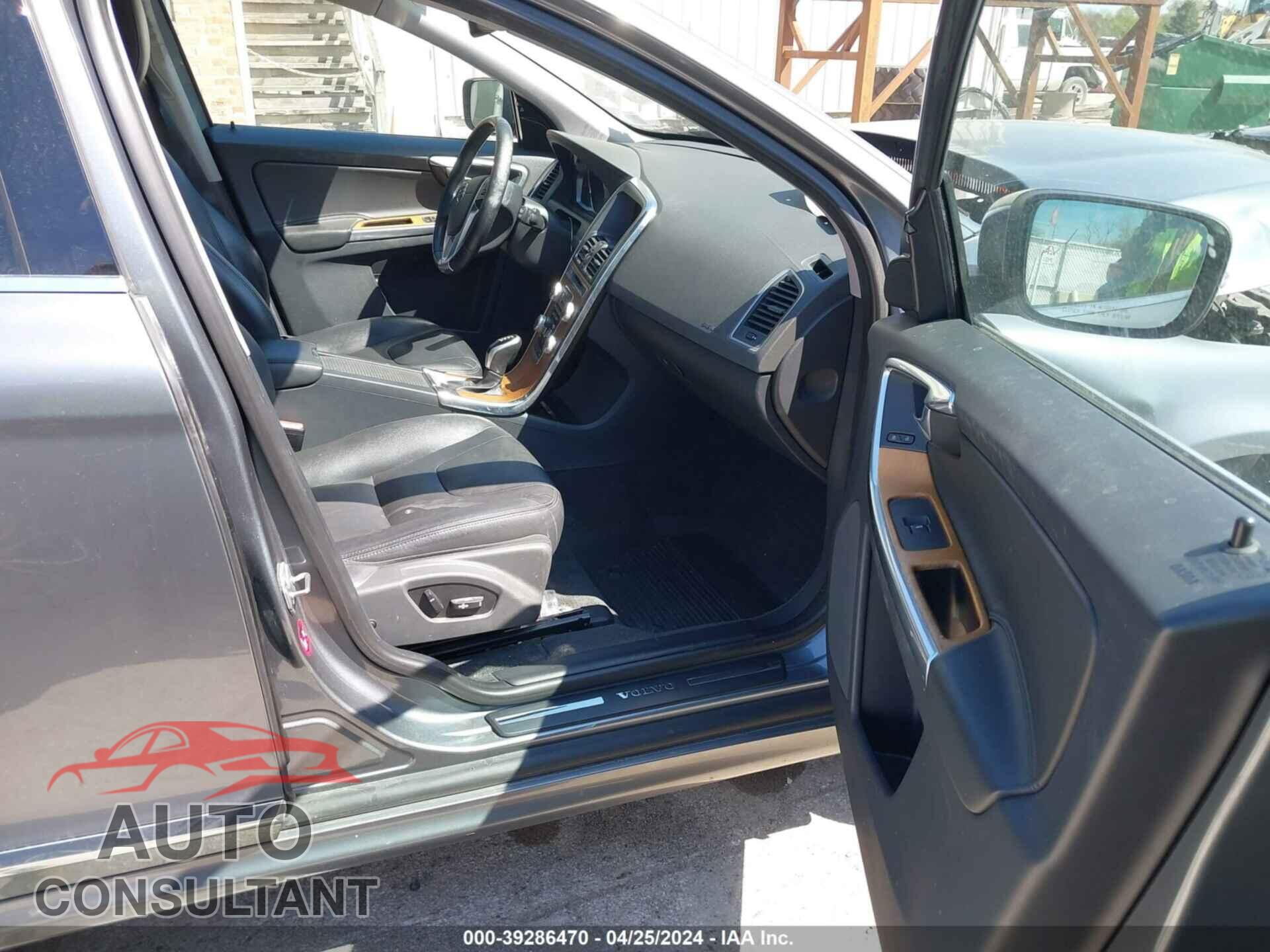 VOLVO XC60 2017 - YV449MRU0H2180906