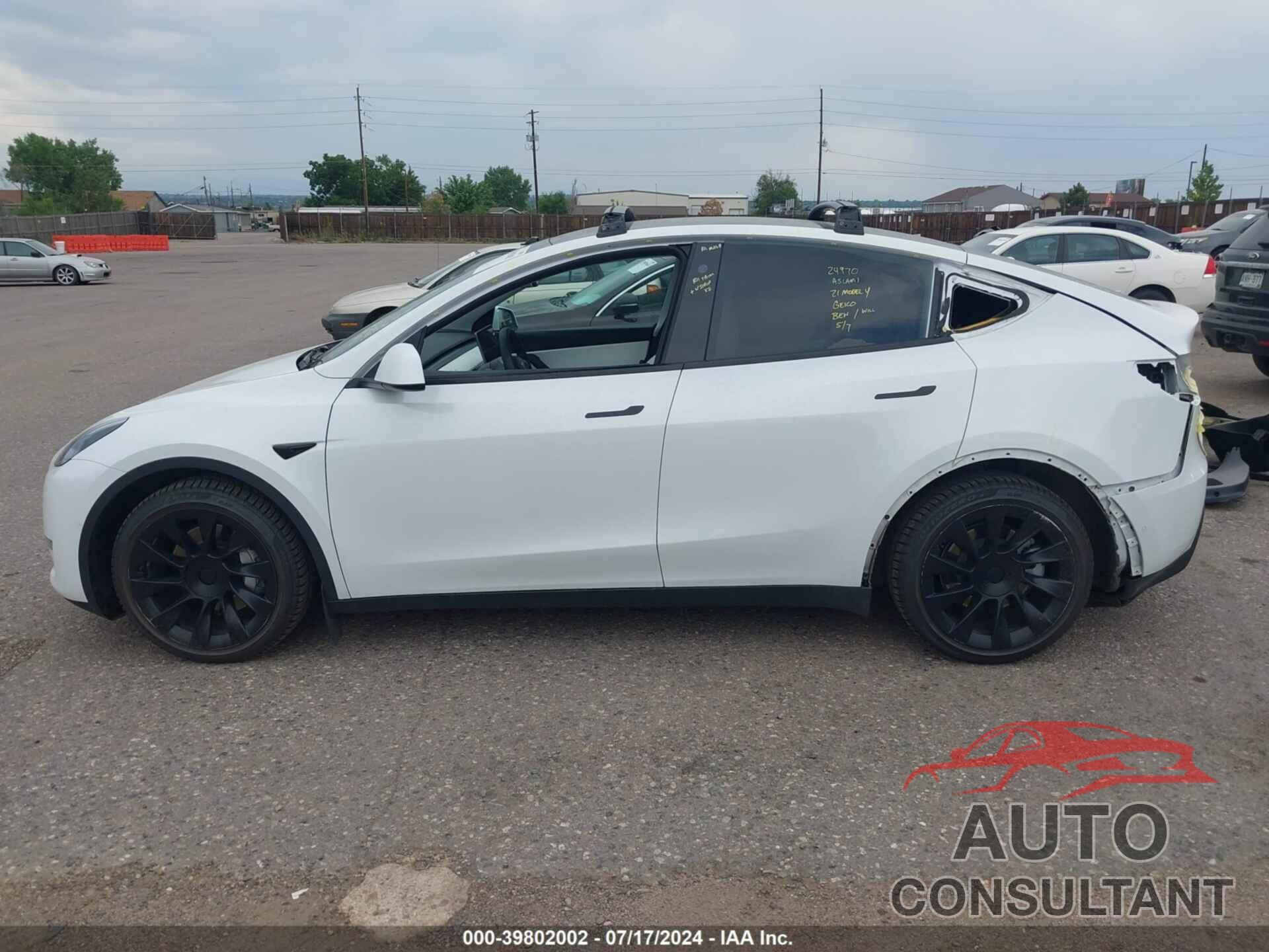 TESLA MODEL Y 2021 - 5YJYGDEE8MF266500