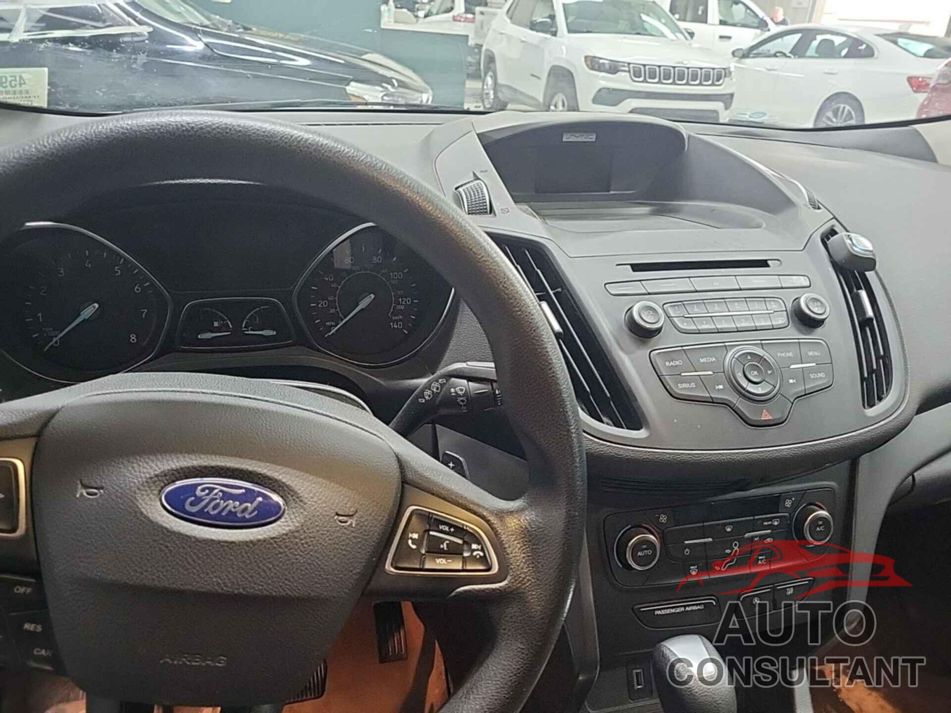 FORD ESCAPE 2017 - 1FMCU9GD9HUE10181