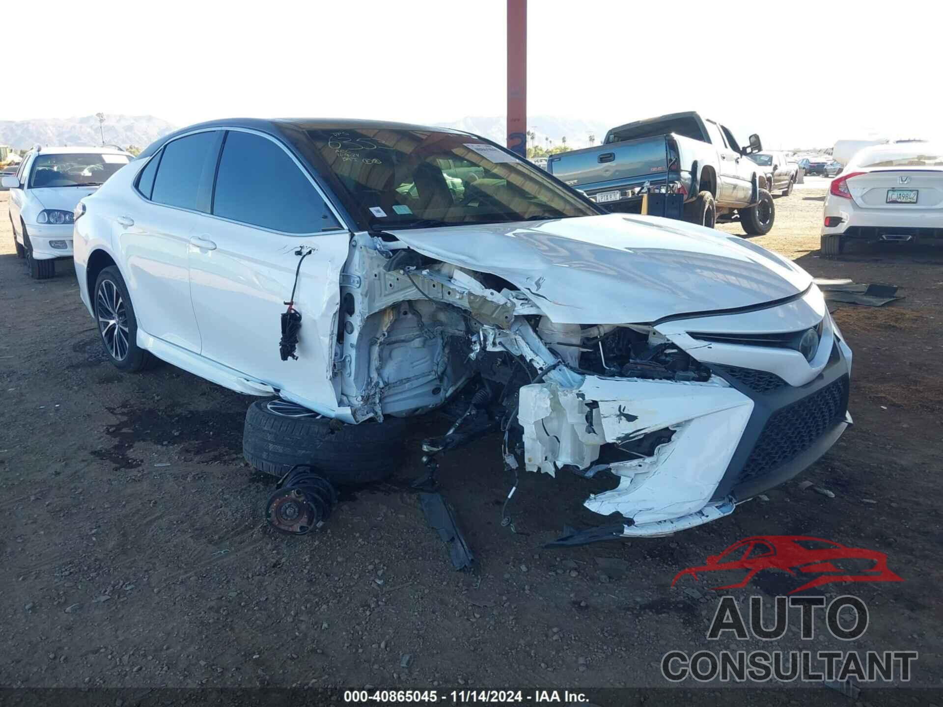 TOYOTA CAMRY 2018 - 4T1B11HK2JU553787