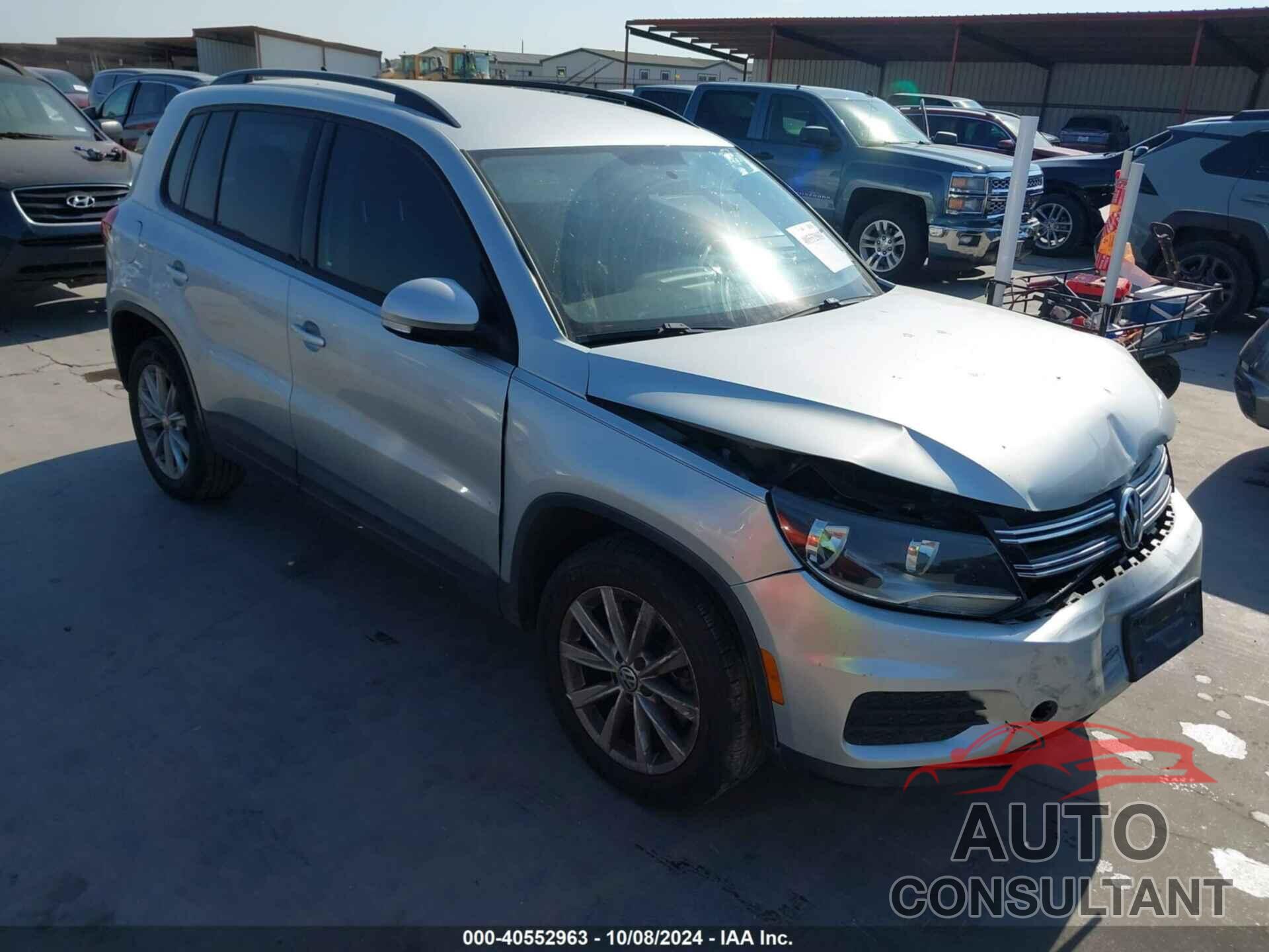 VOLKSWAGEN TIGUAN 2017 - WVGAV7AX4HK054620