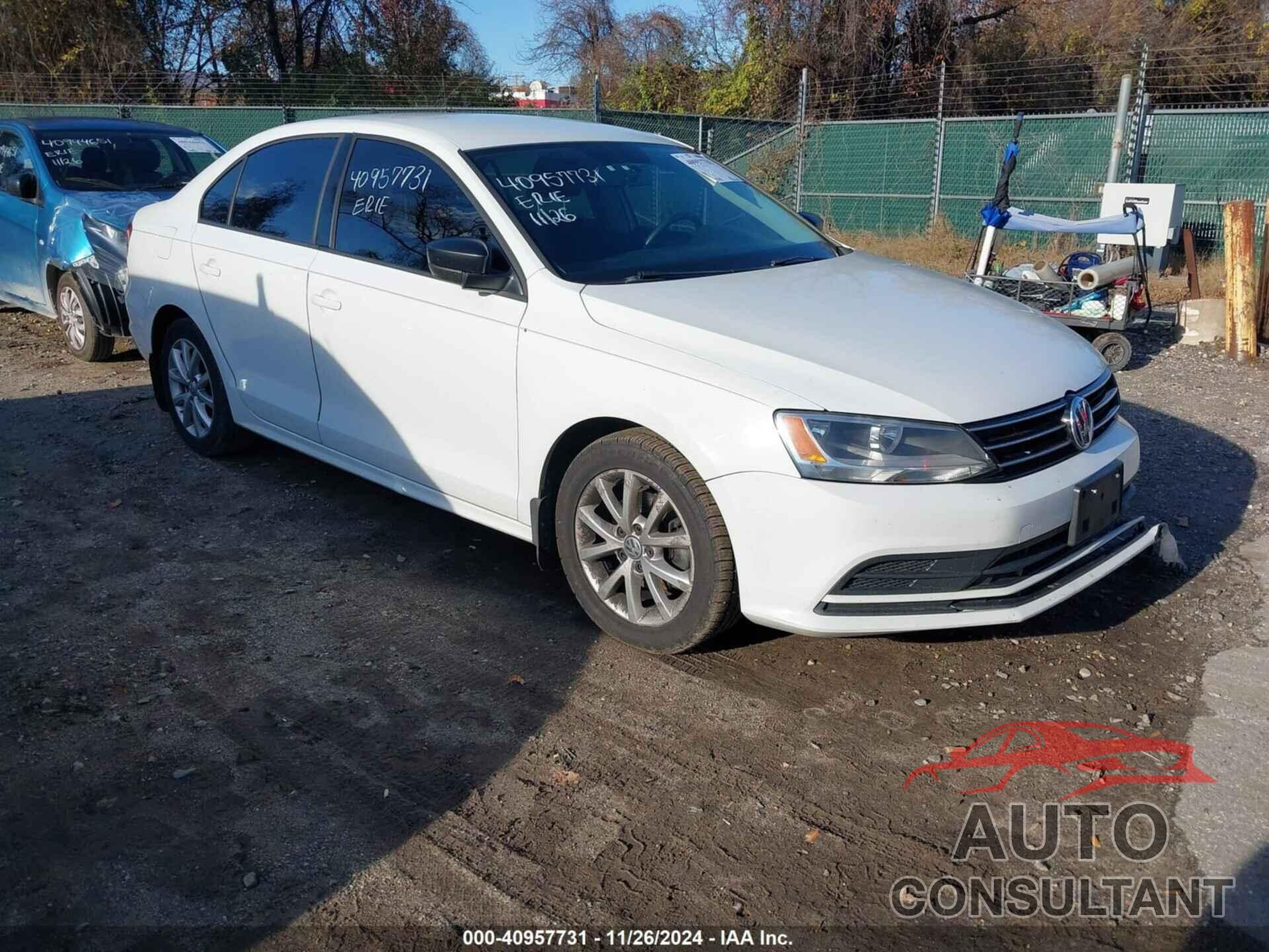VOLKSWAGEN JETTA 2015 - 3VWD17AJ4FM352449