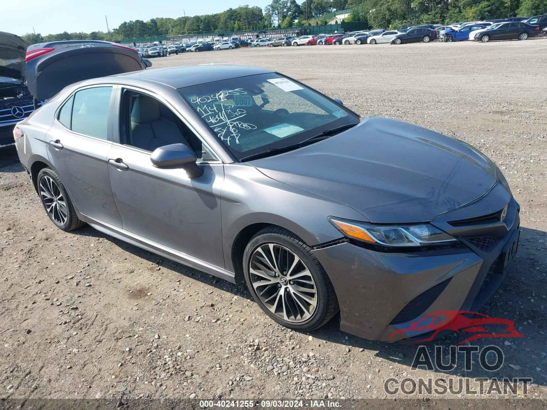 TOYOTA CAMRY 2018 - 4T1B11HK1JU052776