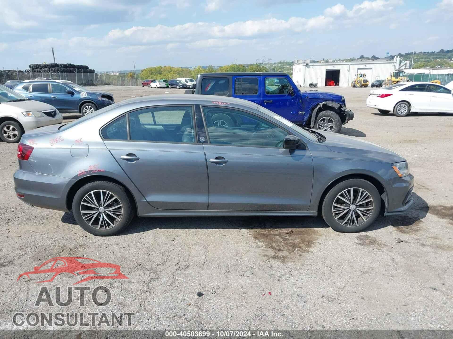 VOLKSWAGEN JETTA 2018 - 3VWDB7AJ0JM215997