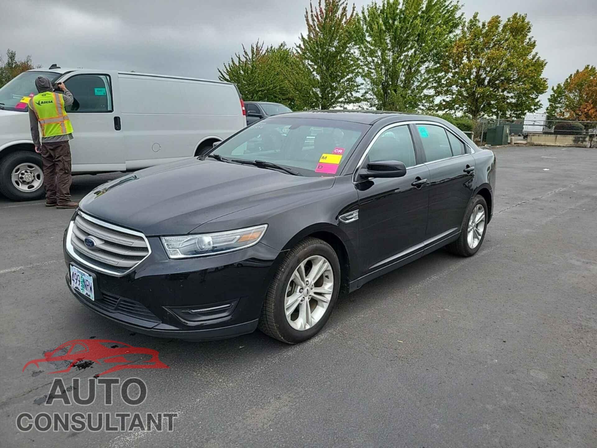 FORD TAURUS 2019 - 1FAHP2E82KG116437