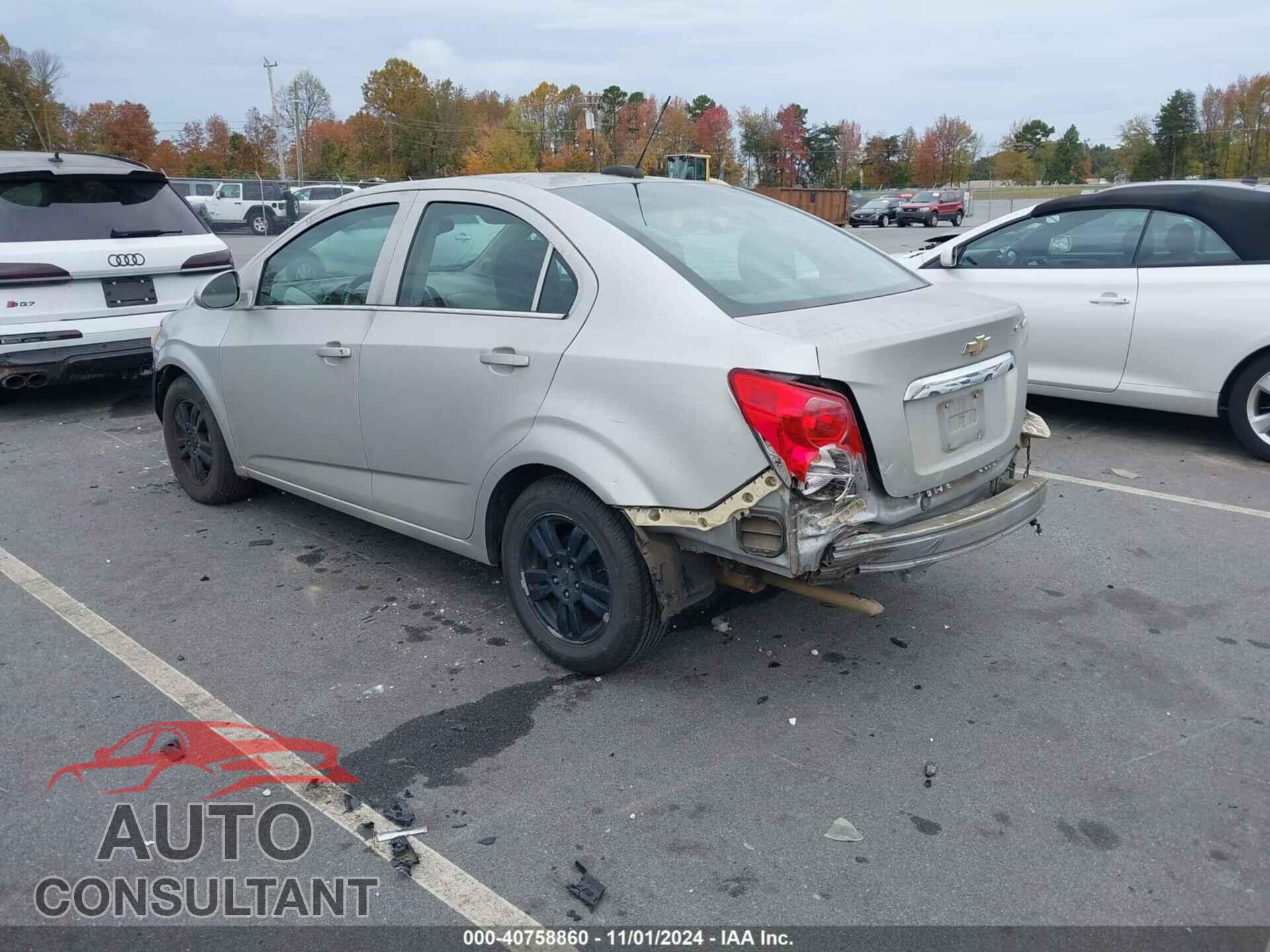 CHEVROLET SONIC 2015 - 1G1JC5SH5F4125257