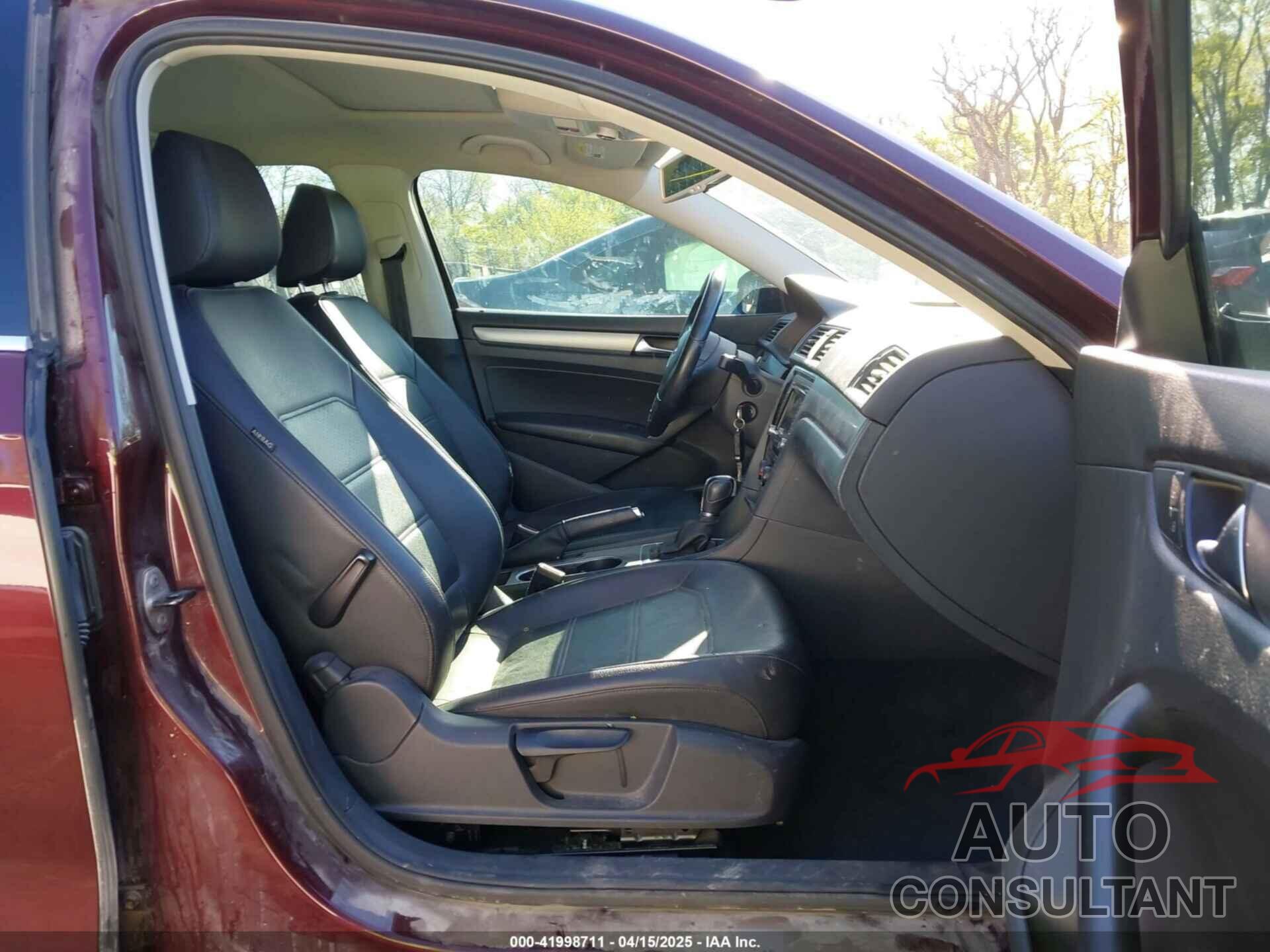 VOLKSWAGEN PASSAT 2014 - 1VWBH7A38EC015013