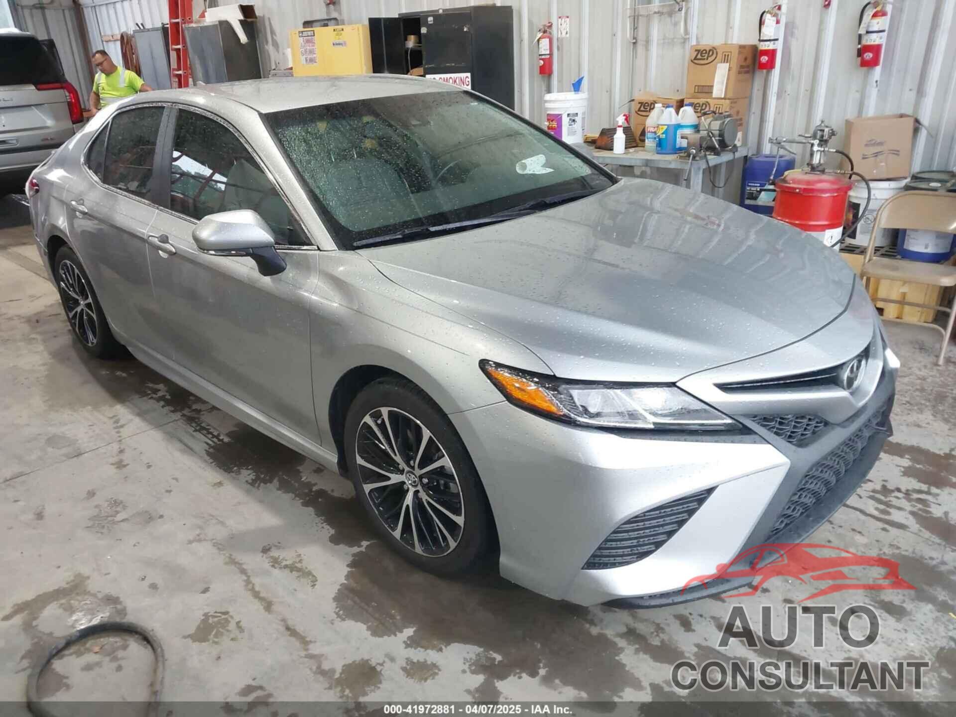 TOYOTA CAMRY 2018 - 4T1B11HK3JU113318