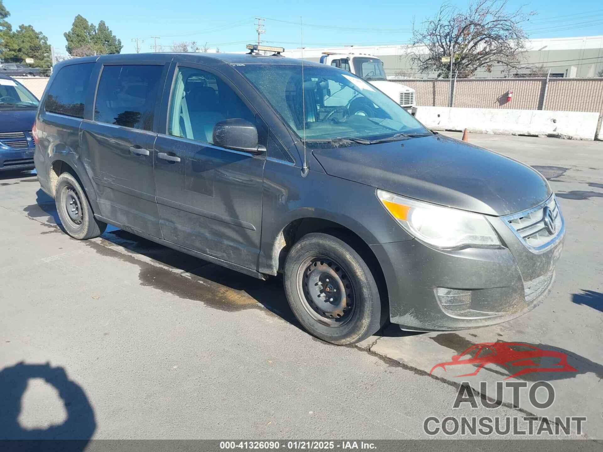 VOLKSWAGEN ROUTAN 2010 - 2V4RW4D14AR333122