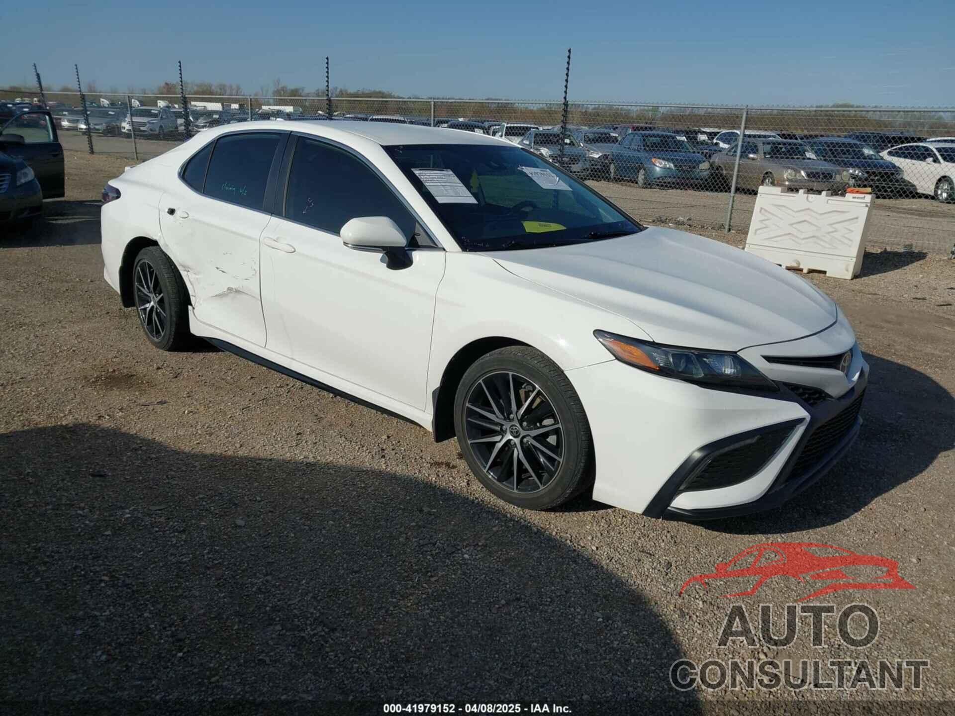 TOYOTA CAMRY 2022 - 4T1G11AK8NU644181