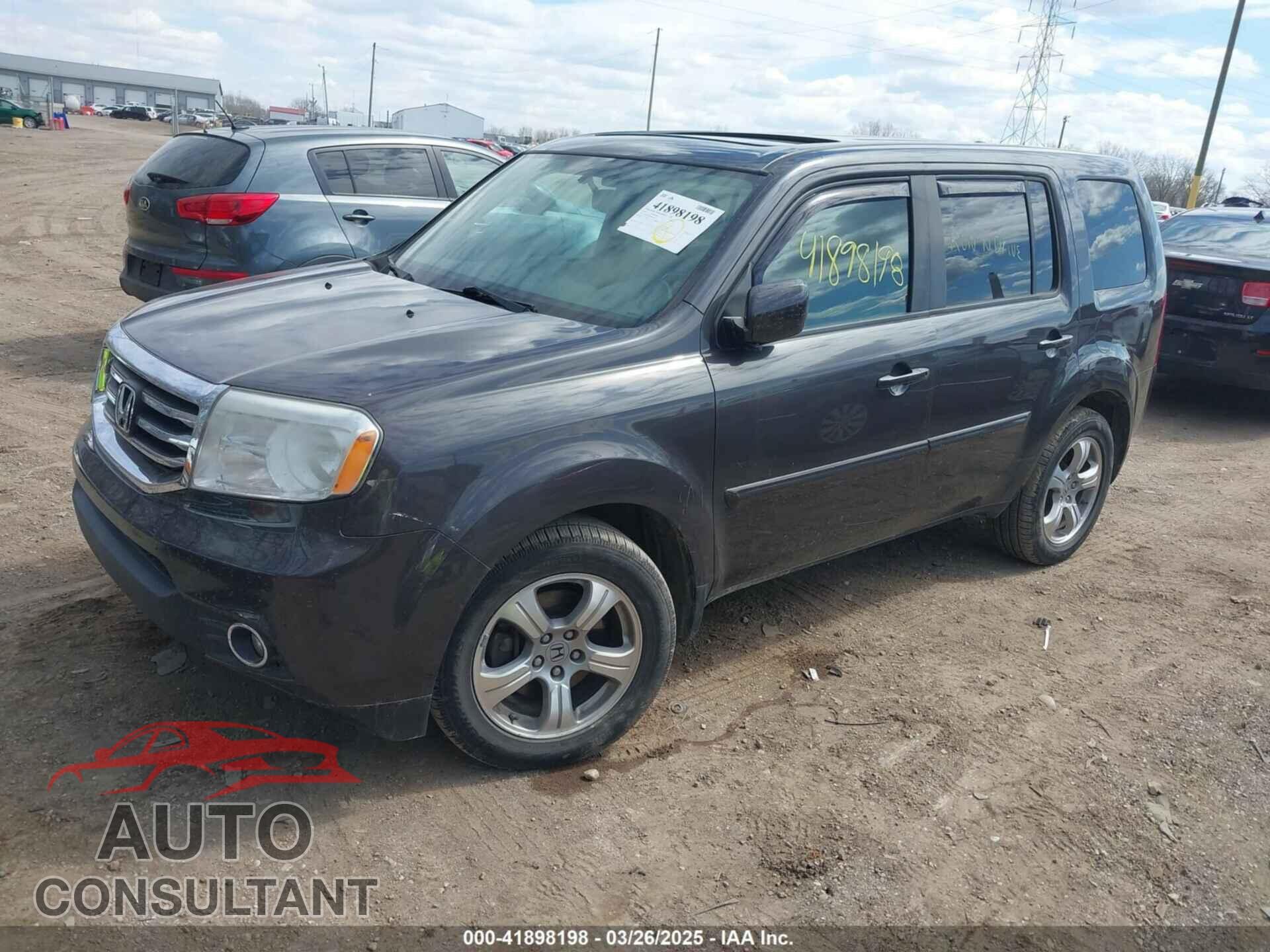 HONDA PILOT 2013 - 5FNYF4H6XDB058237